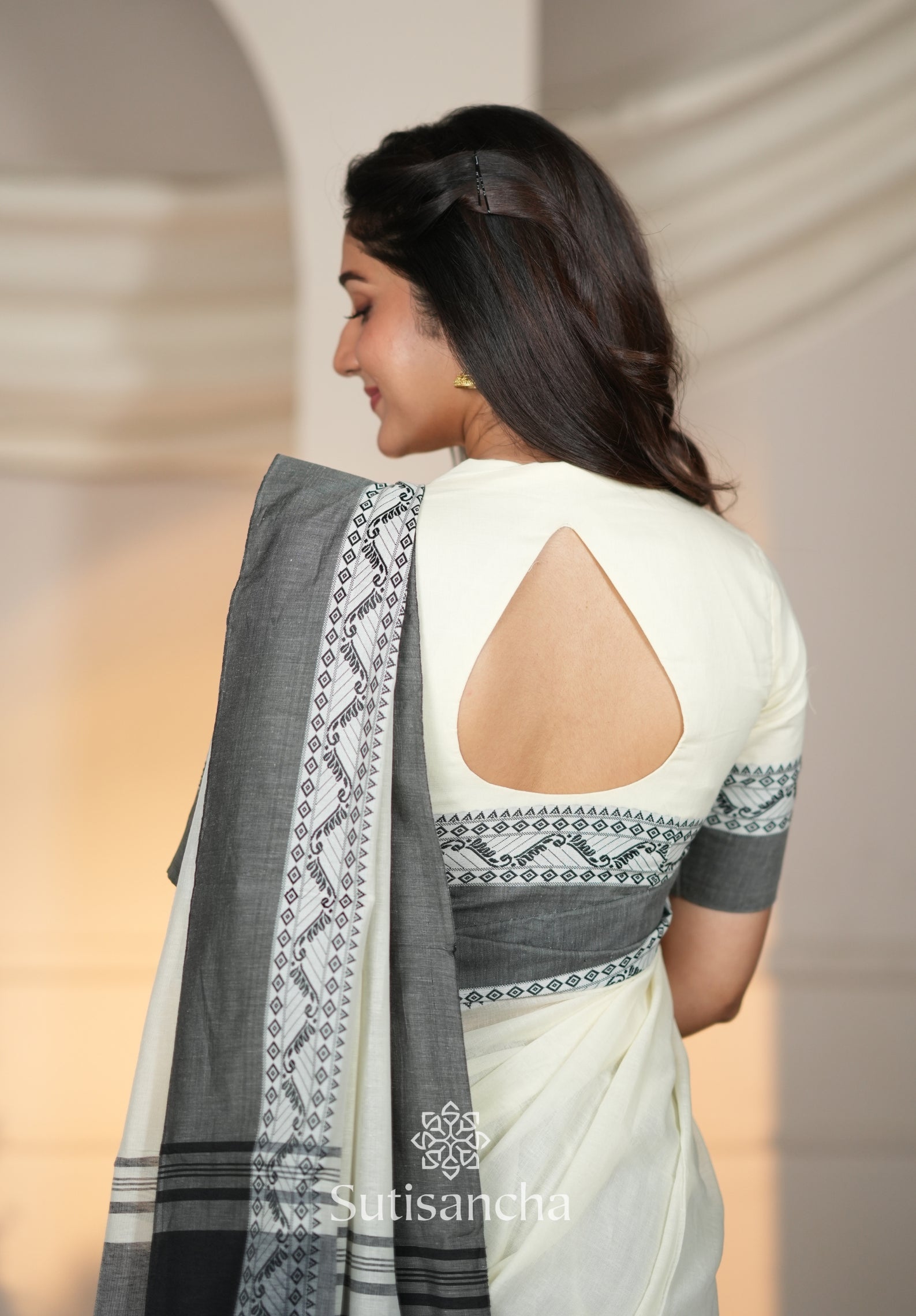 The Weaver's Touch: Pure Bengal Cotton Saree with Timeless Appeal