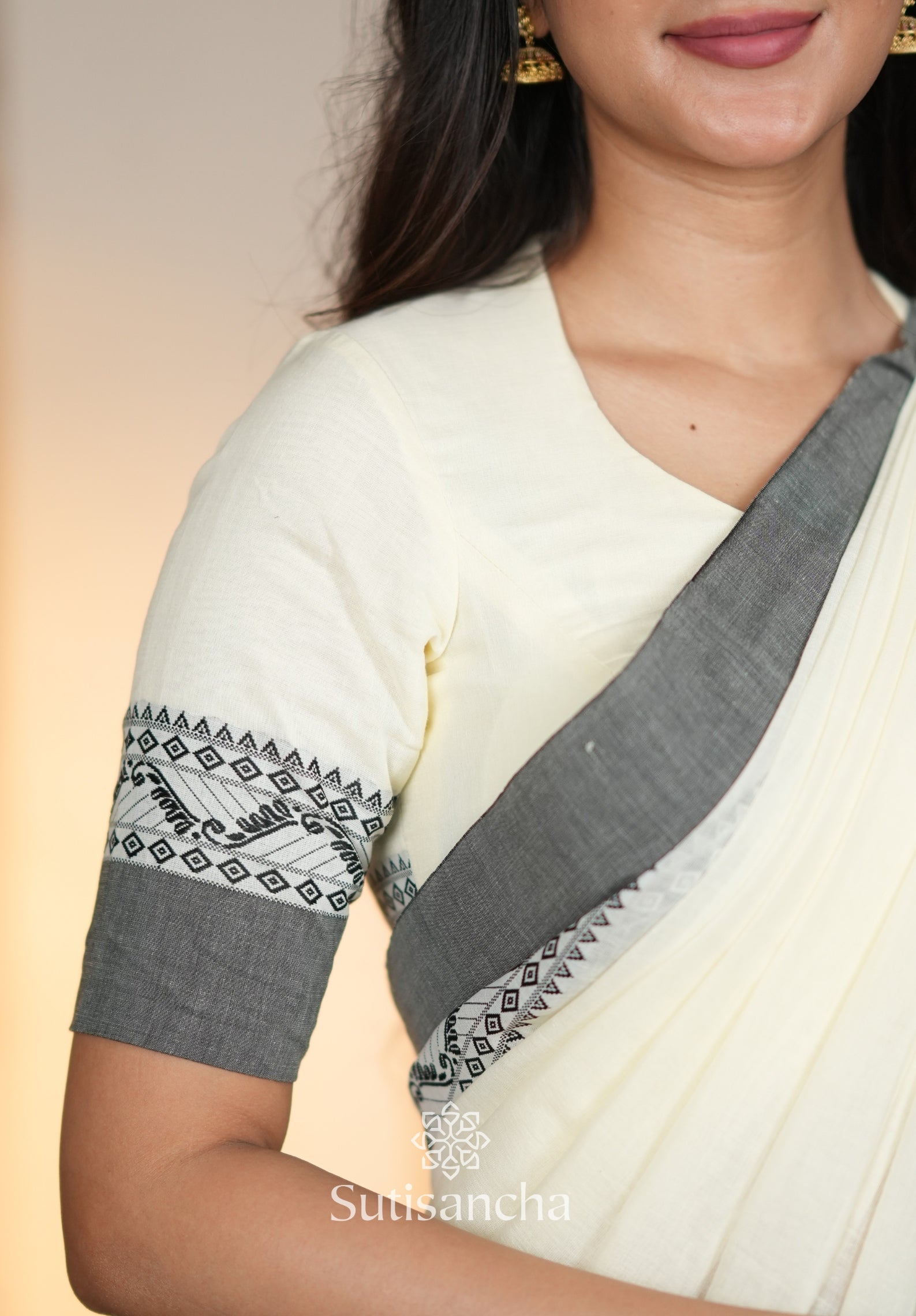 The Weaver's Touch: Pure Bengal Cotton Saree with Timeless Appeal