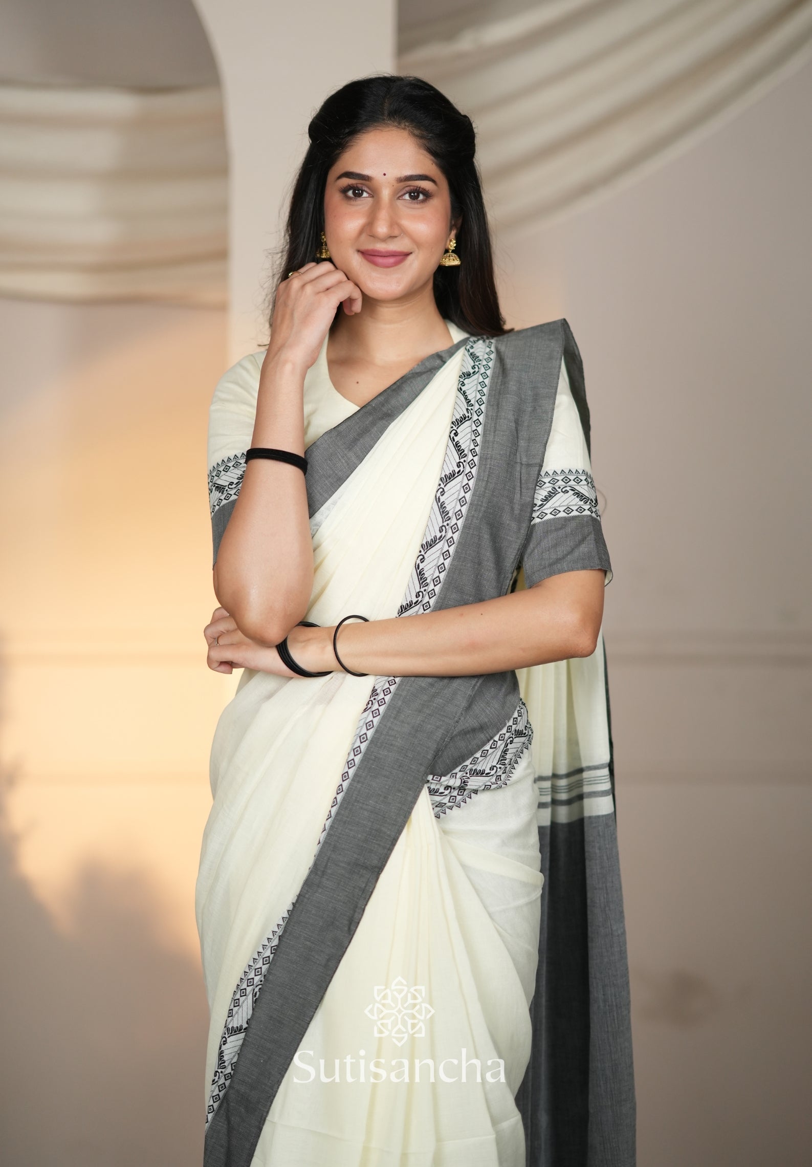 The Weaver's Touch: Pure Bengal Cotton Saree with Timeless Appeal