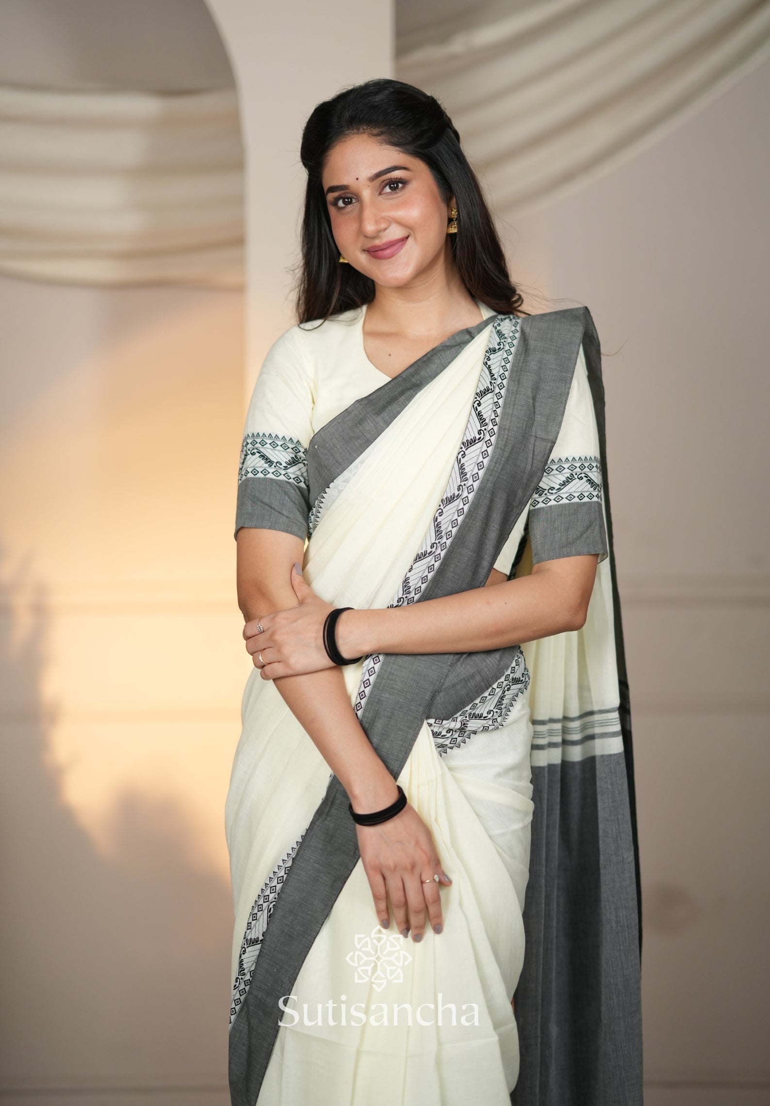 The Weaver's Touch: Pure Bengal Cotton Saree with Timeless Appeal