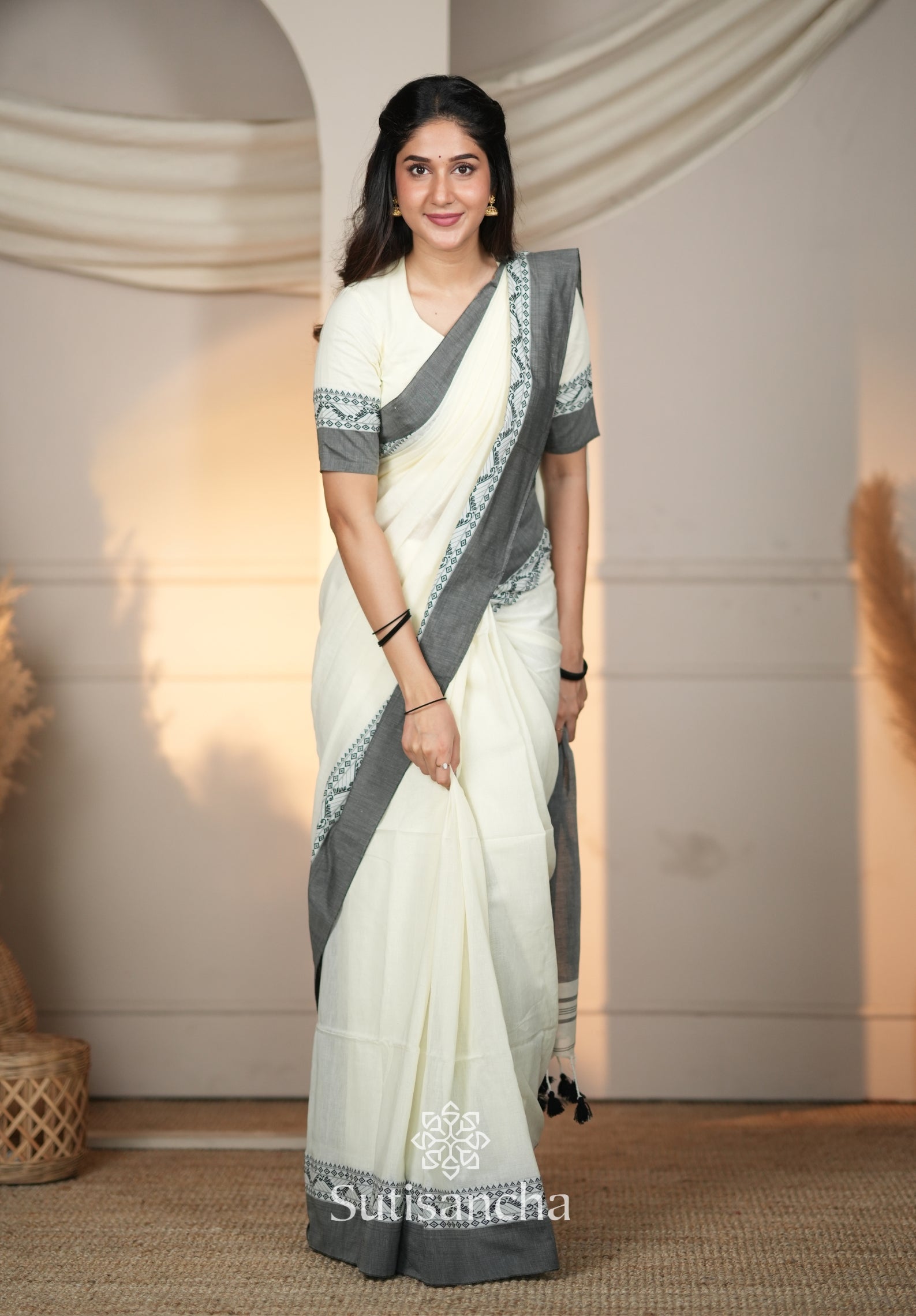 The Weaver's Touch: Pure Bengal Cotton Saree with Timeless Appeal