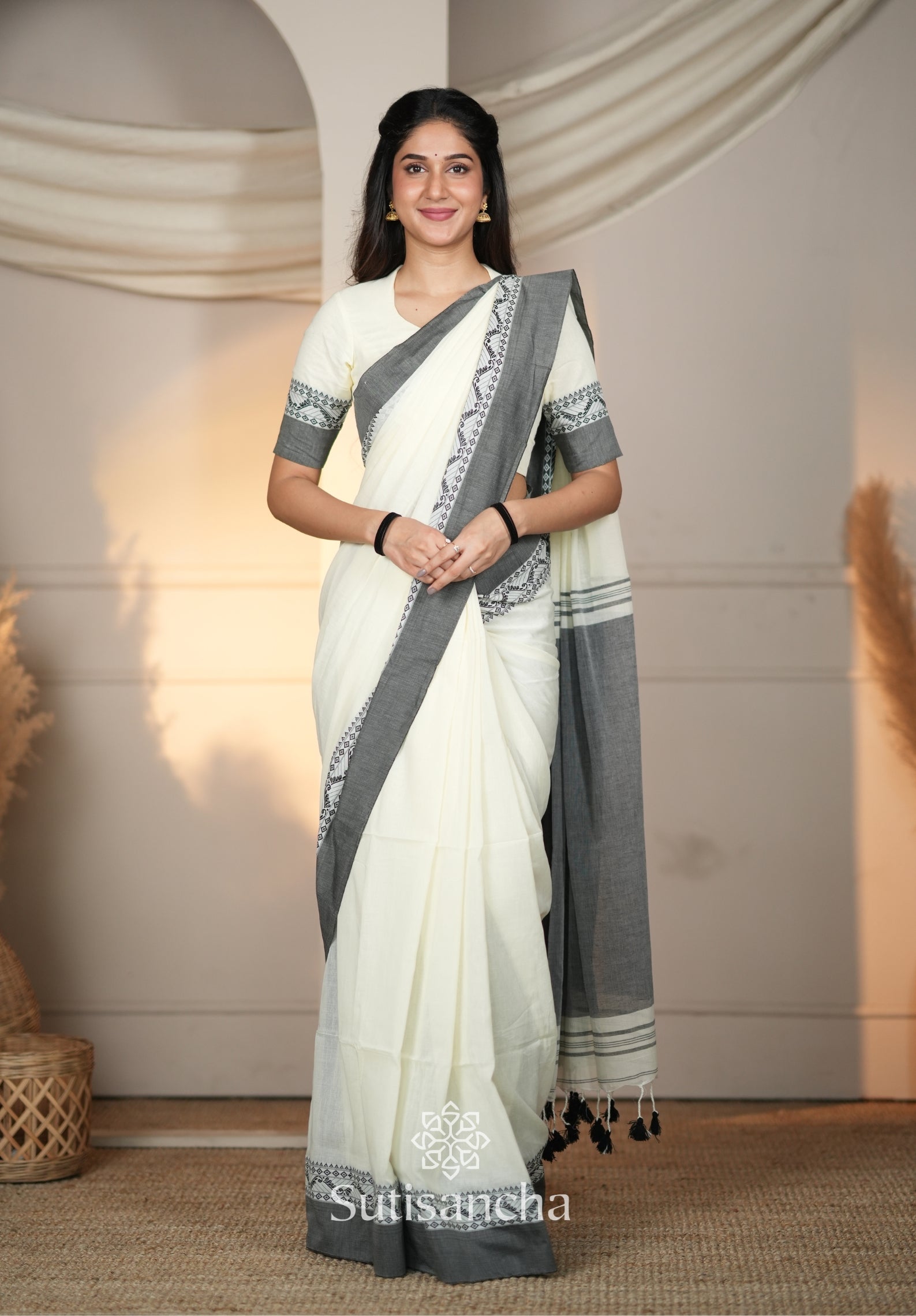 The Weaver's Touch: Pure Bengal Cotton Saree with Timeless Appeal