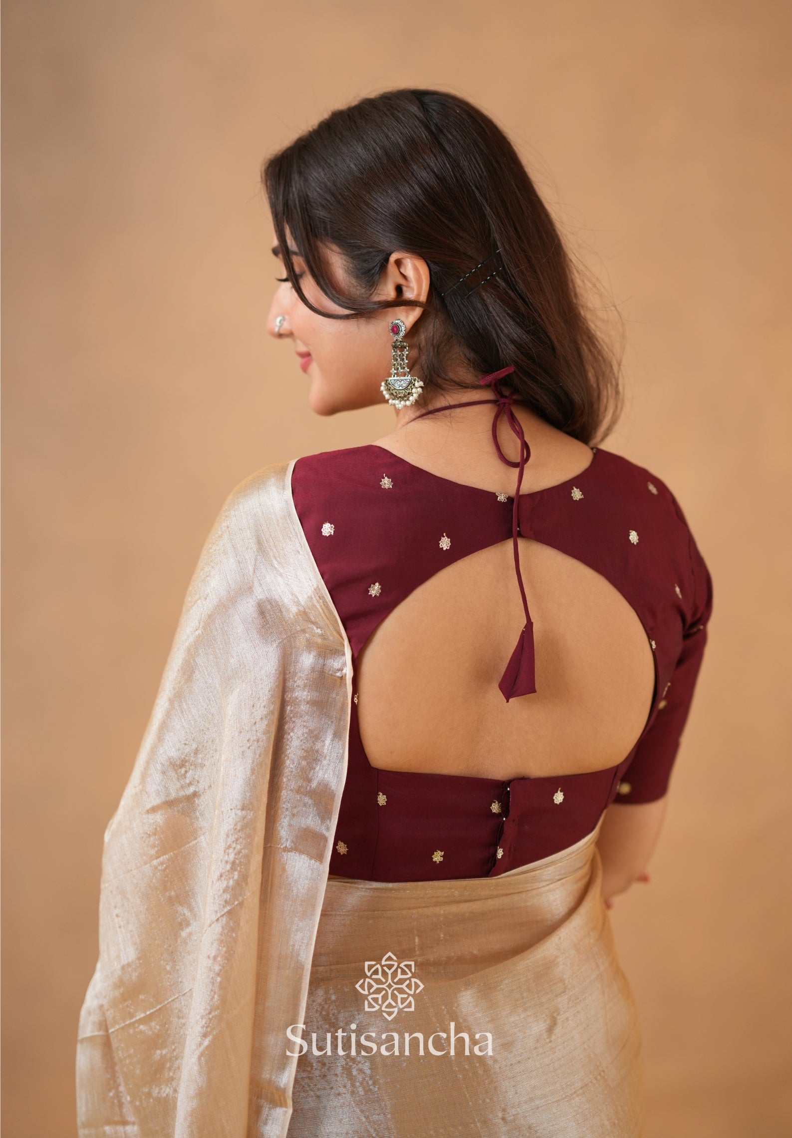 Ivory Gold Horizon – Flowing with Regal Charm