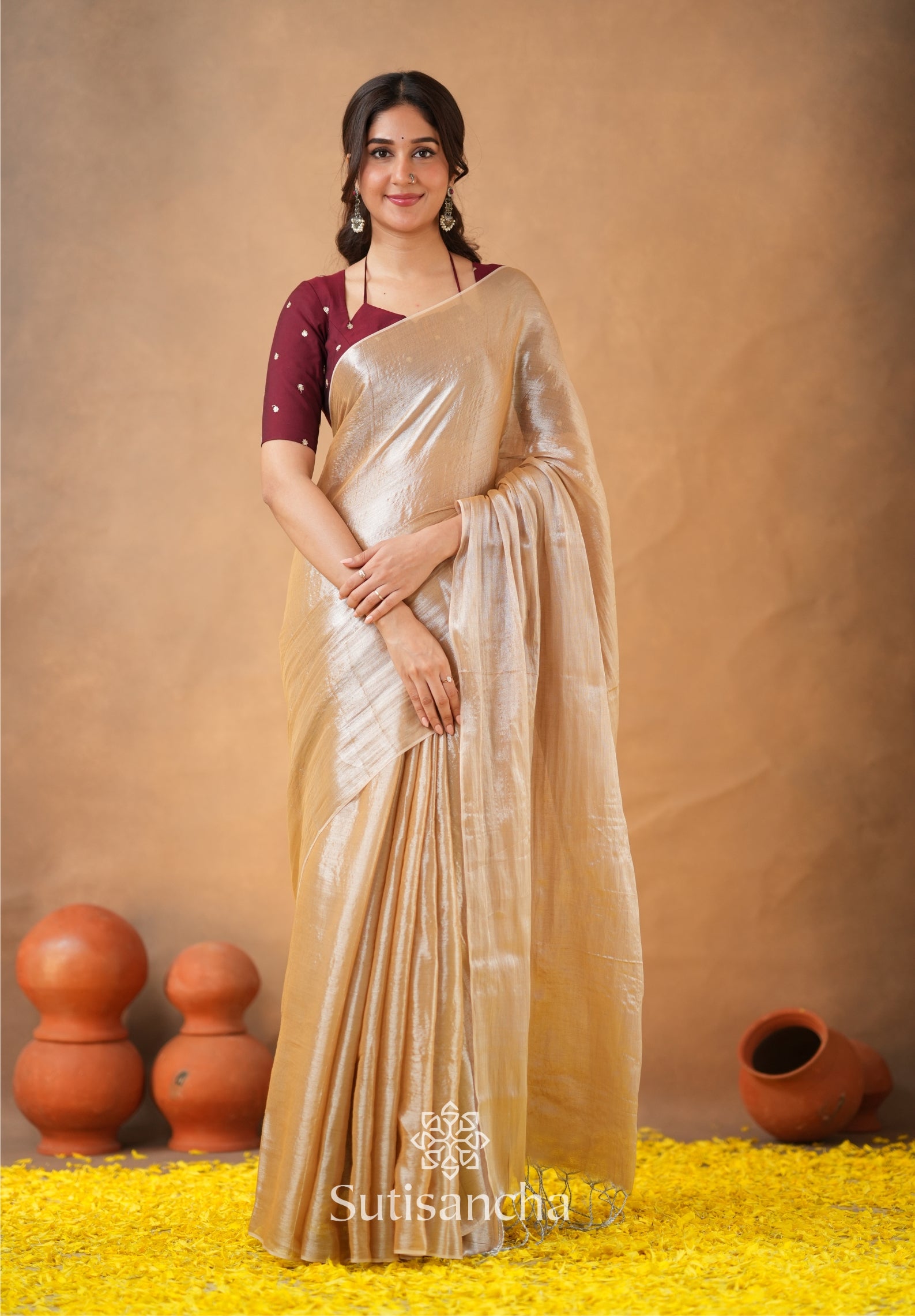 Ivory Gold Horizon – Flowing with Regal Charm