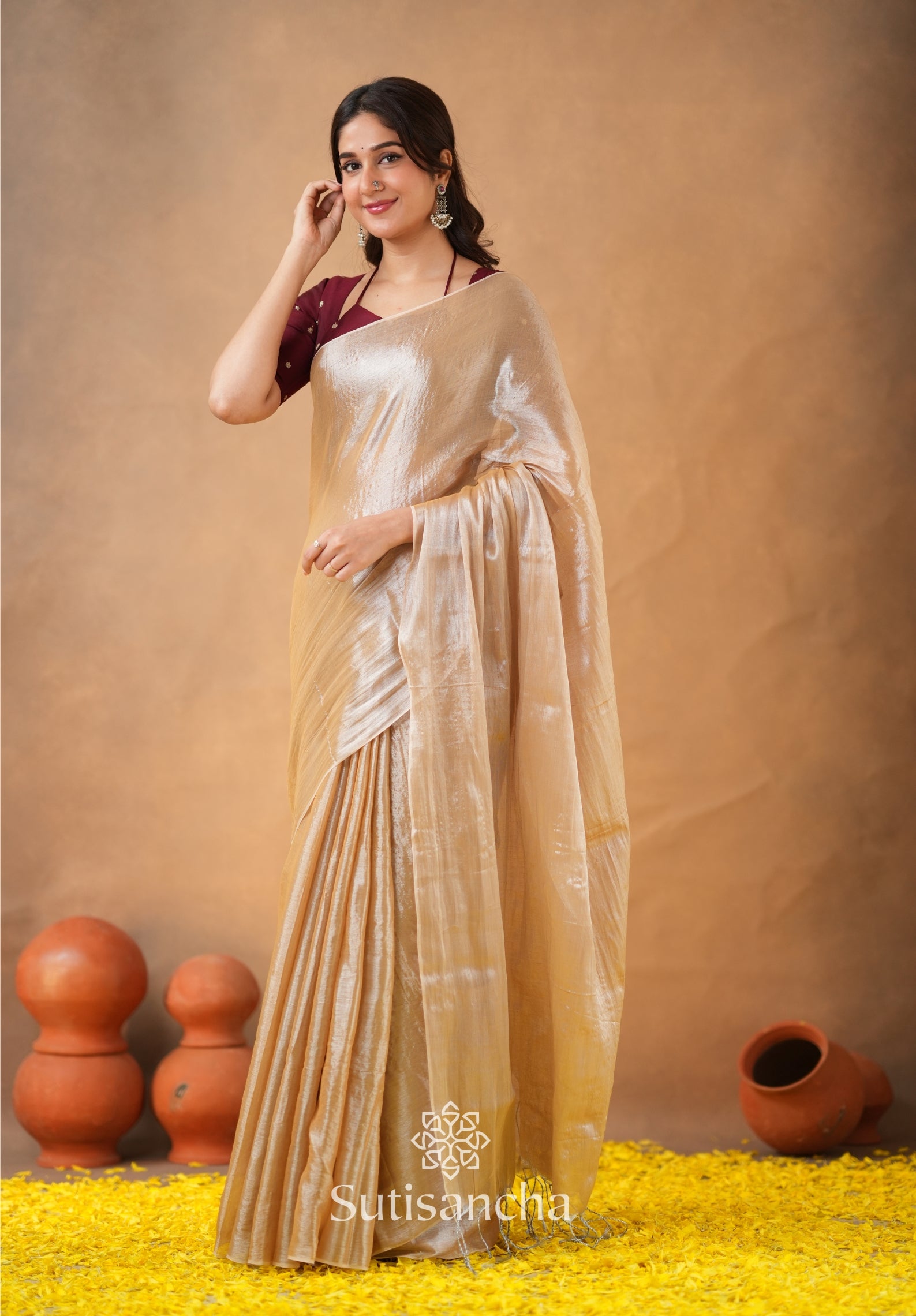 Ivory Gold Horizon – Flowing with Regal Charm
