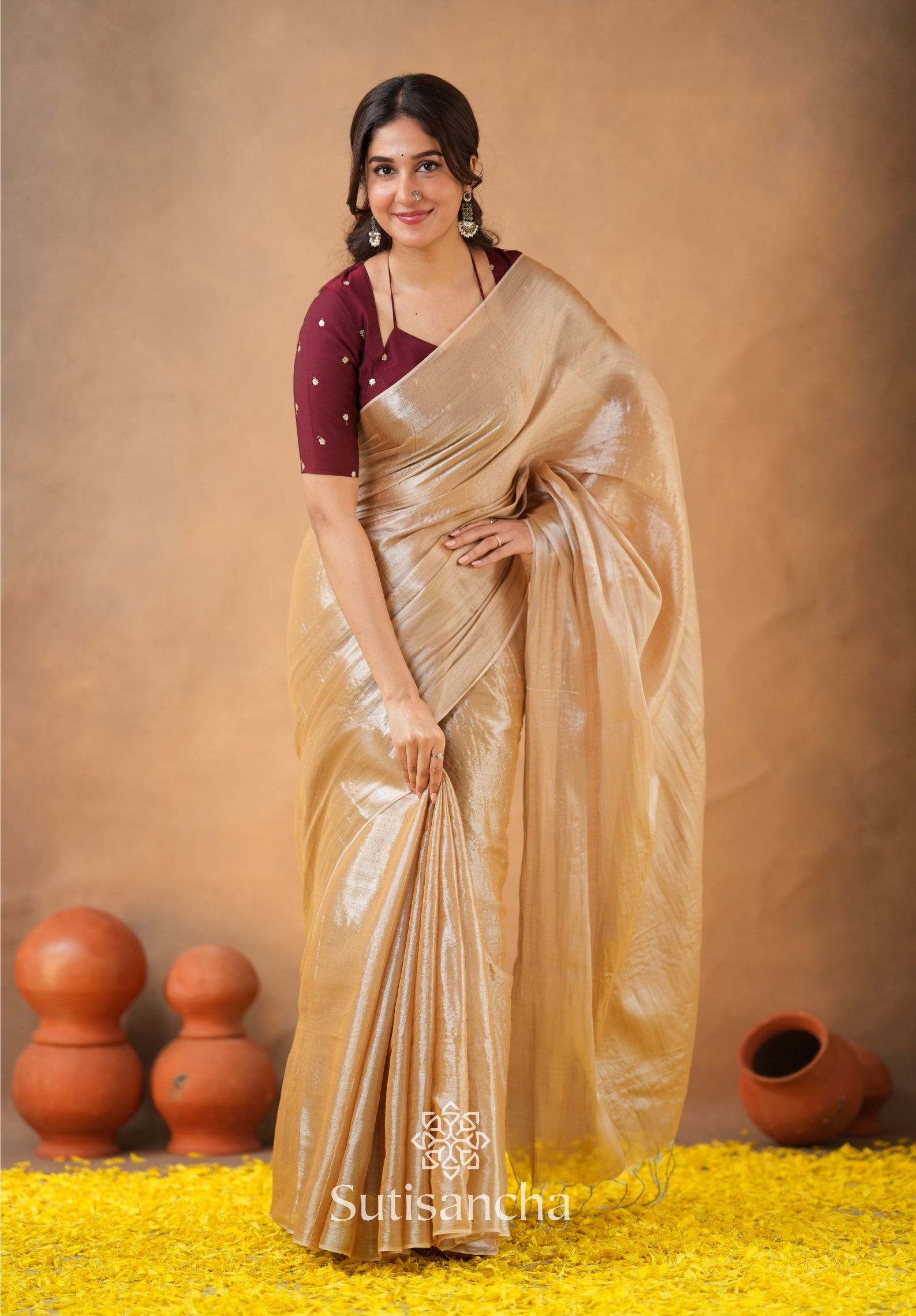 Ivory Gold Horizon – Flowing with Regal Charm