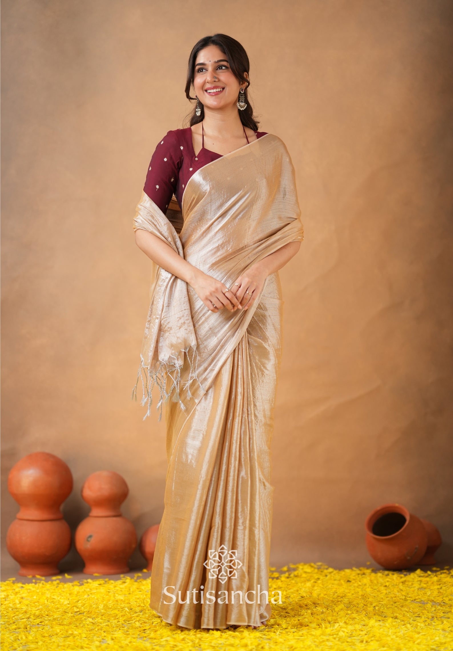 Ivory Gold Horizon – Flowing with Regal Charm