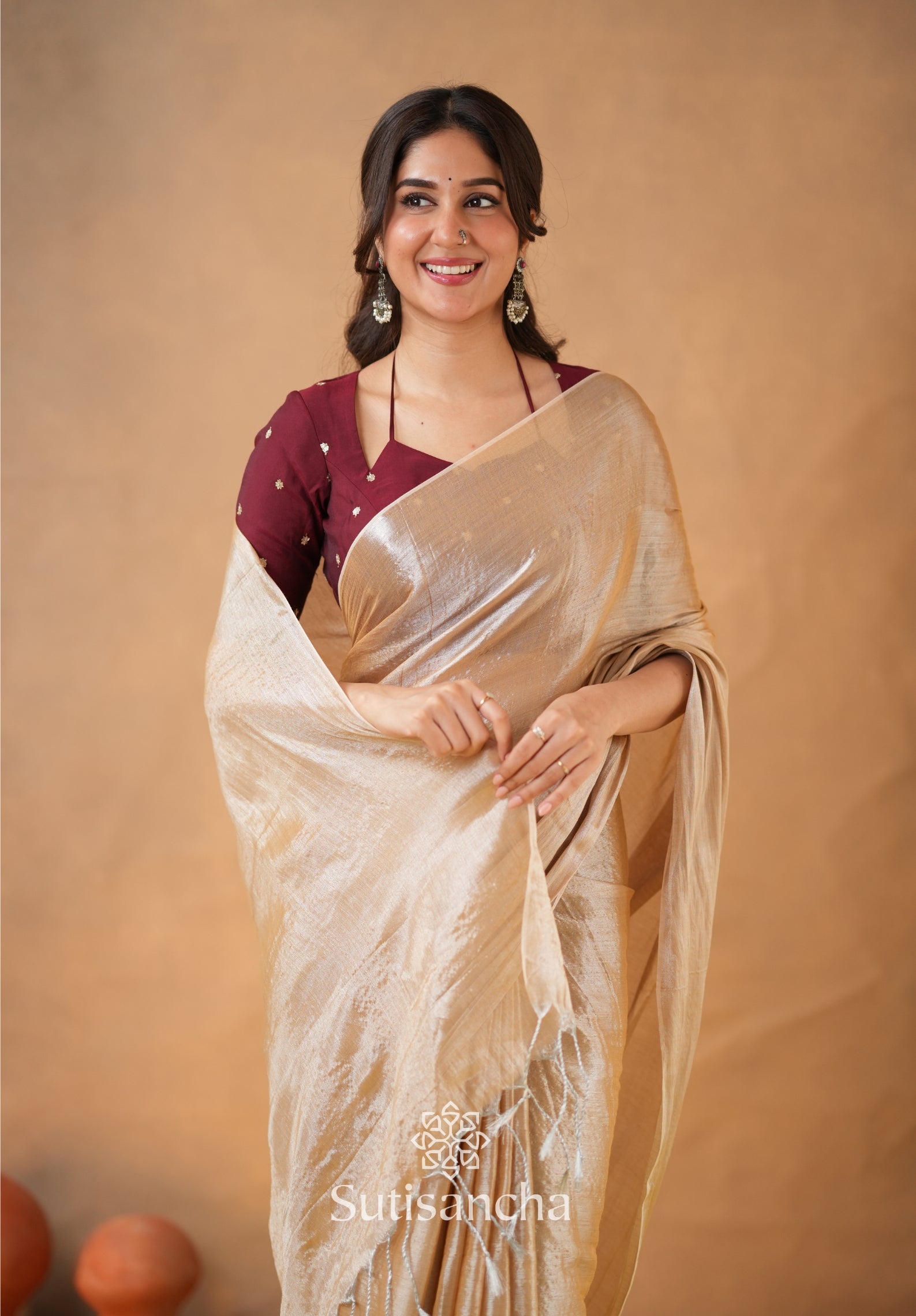 Ivory Gold Horizon – Flowing with Regal Charm