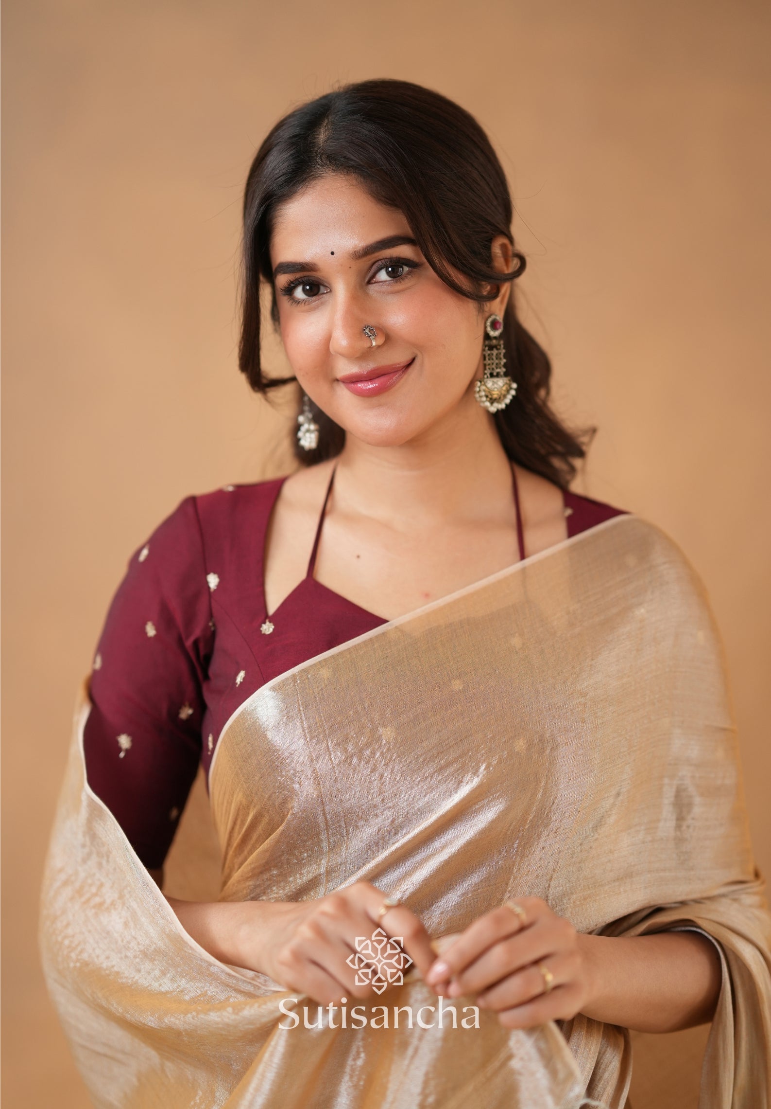 Ivory Gold Horizon – Flowing with Regal Charm