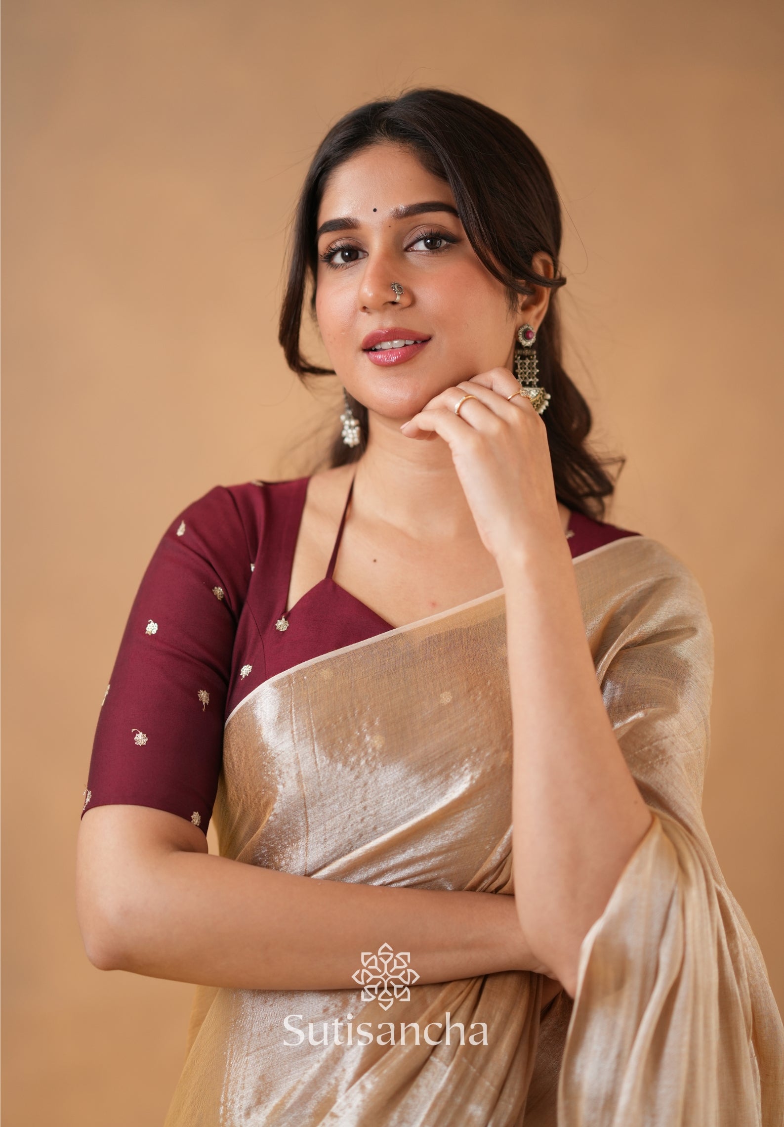 Ivory Gold Horizon – Flowing with Regal Charm