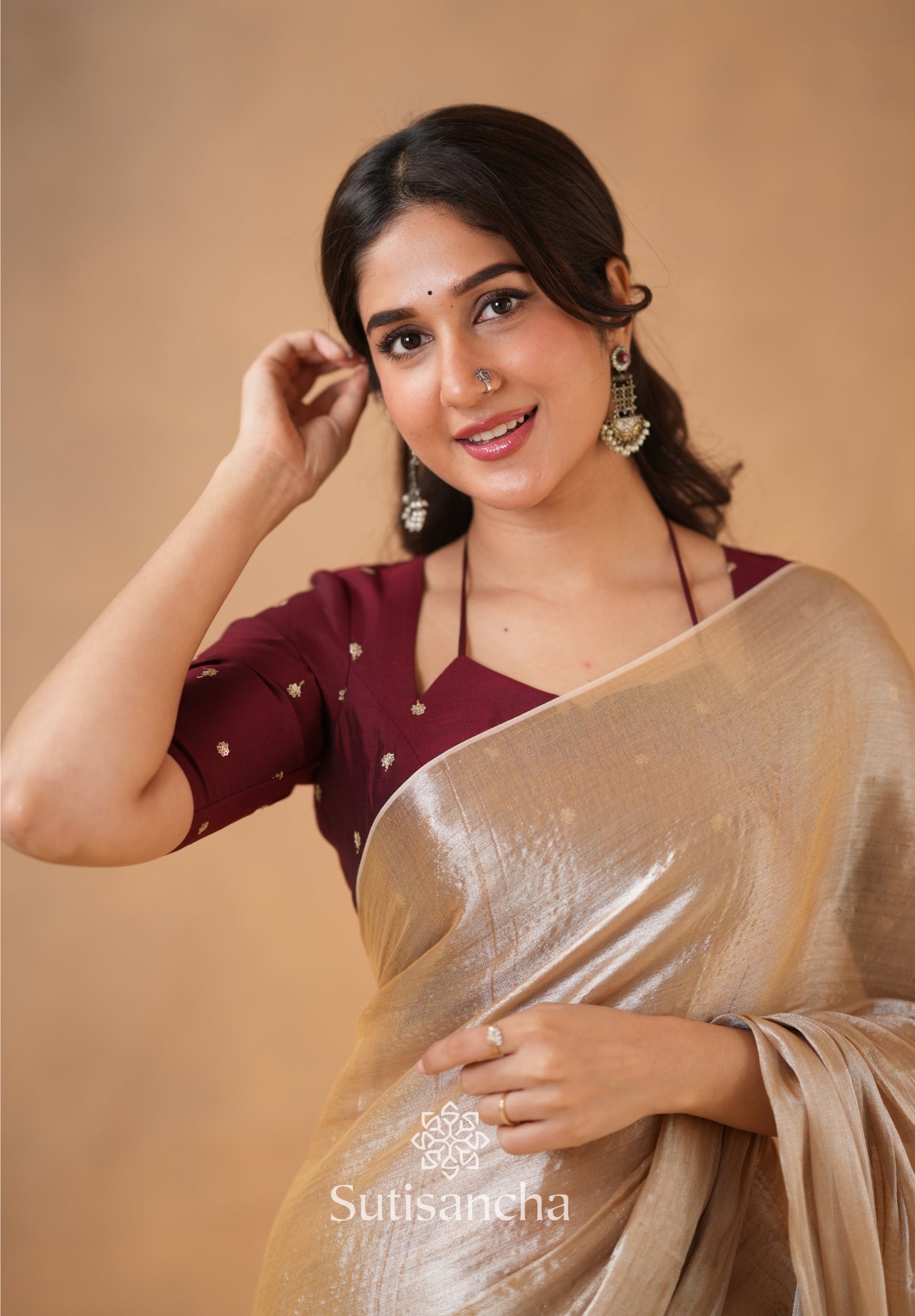 Ivory Gold Horizon – Flowing with Regal Charm