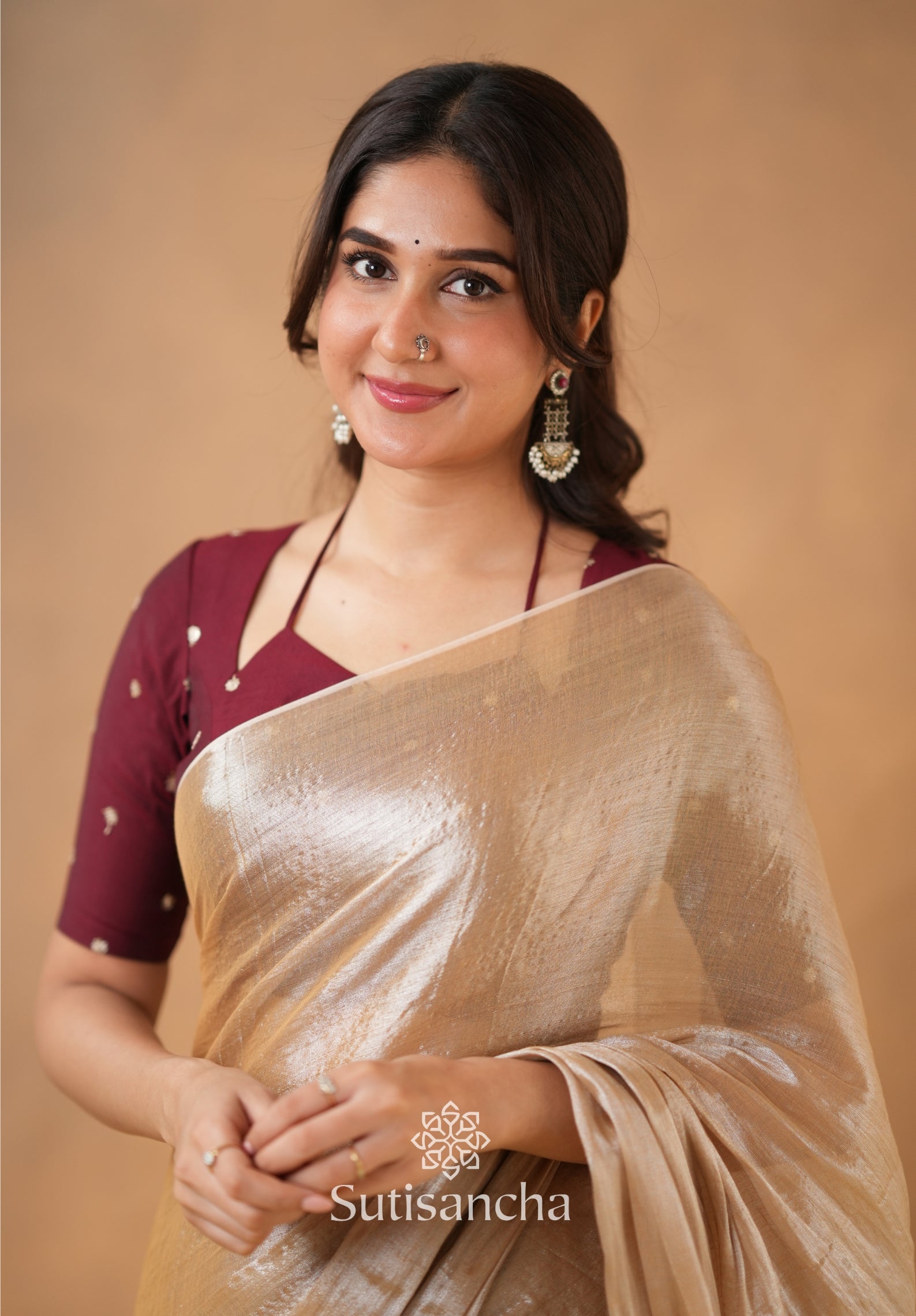 Ivory Gold Horizon – Flowing with Regal Charm