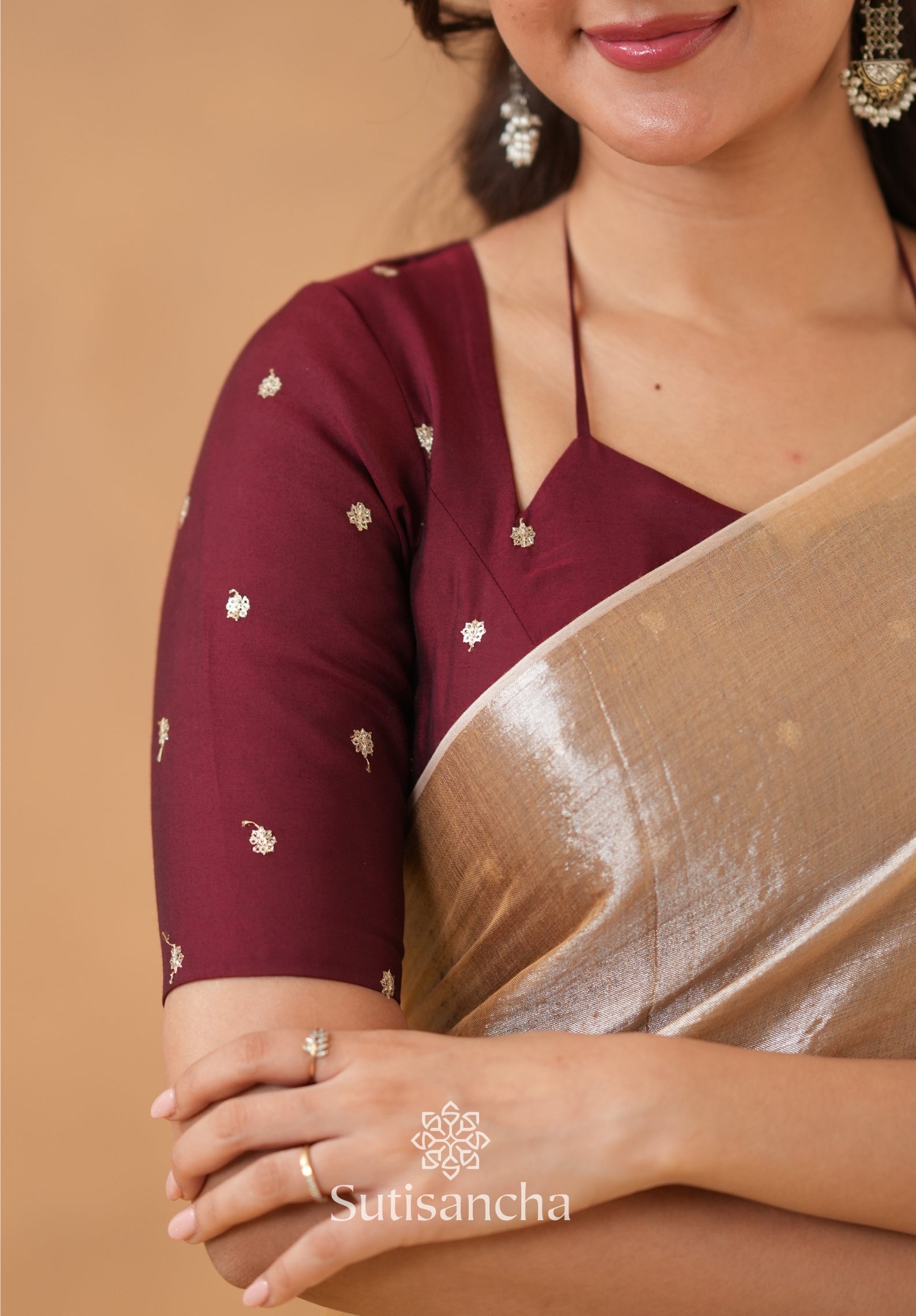 Ivory Gold Horizon – Flowing with Regal Charm