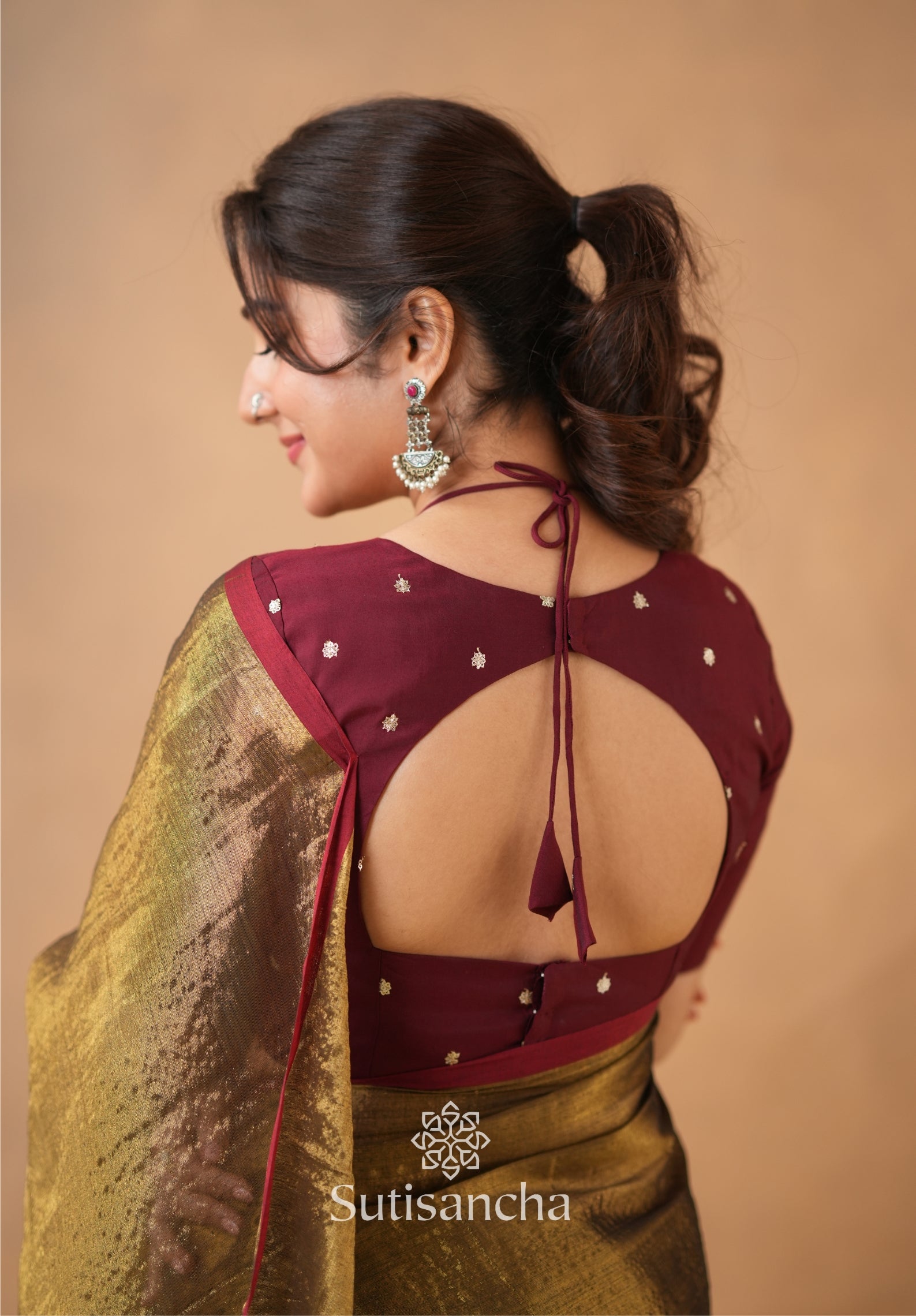 Ivory Gold Horizon – Flowing with Regal Charm