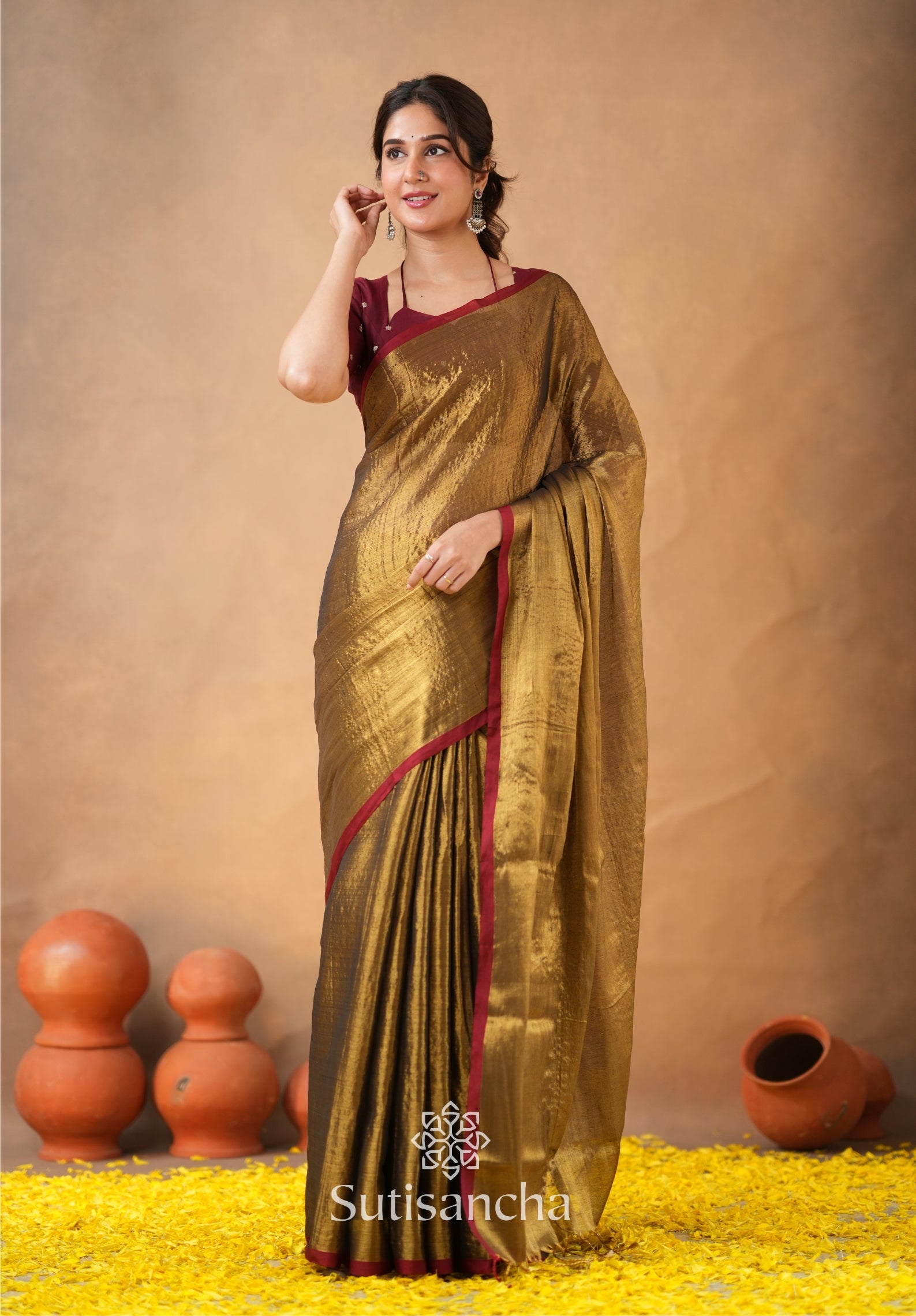 Ivory Gold Horizon – Flowing with Regal Charm