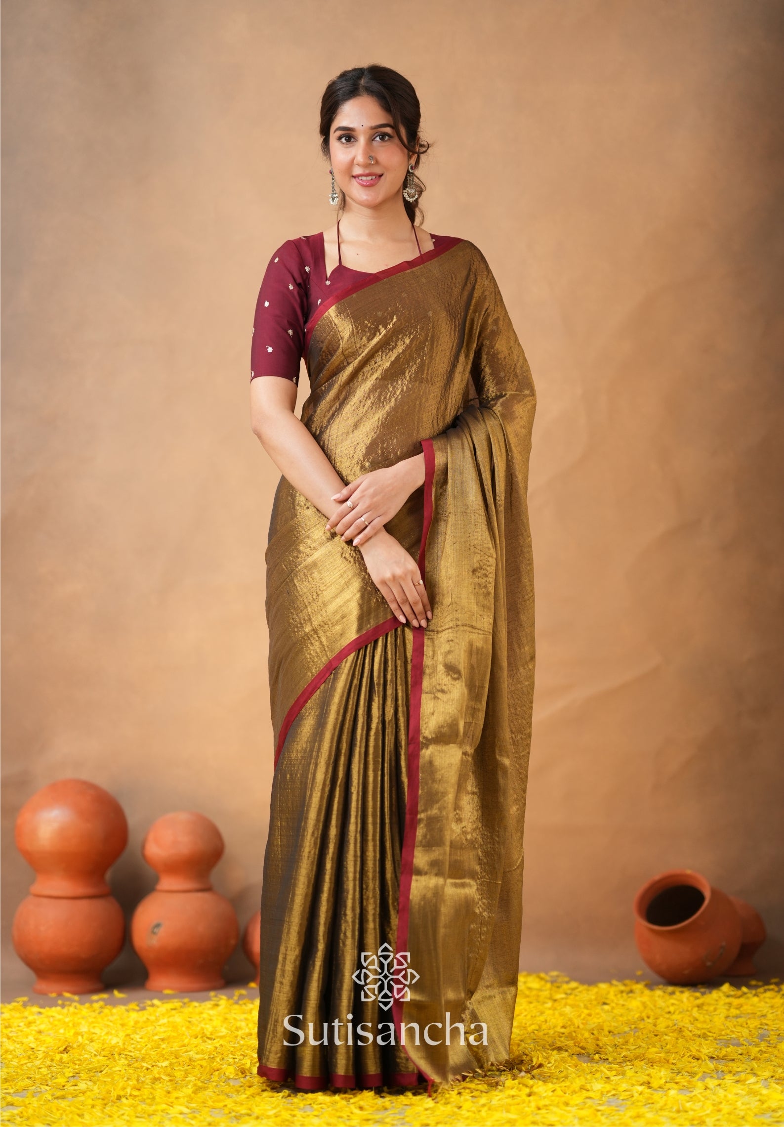 Ivory Gold Horizon – Flowing with Regal Charm