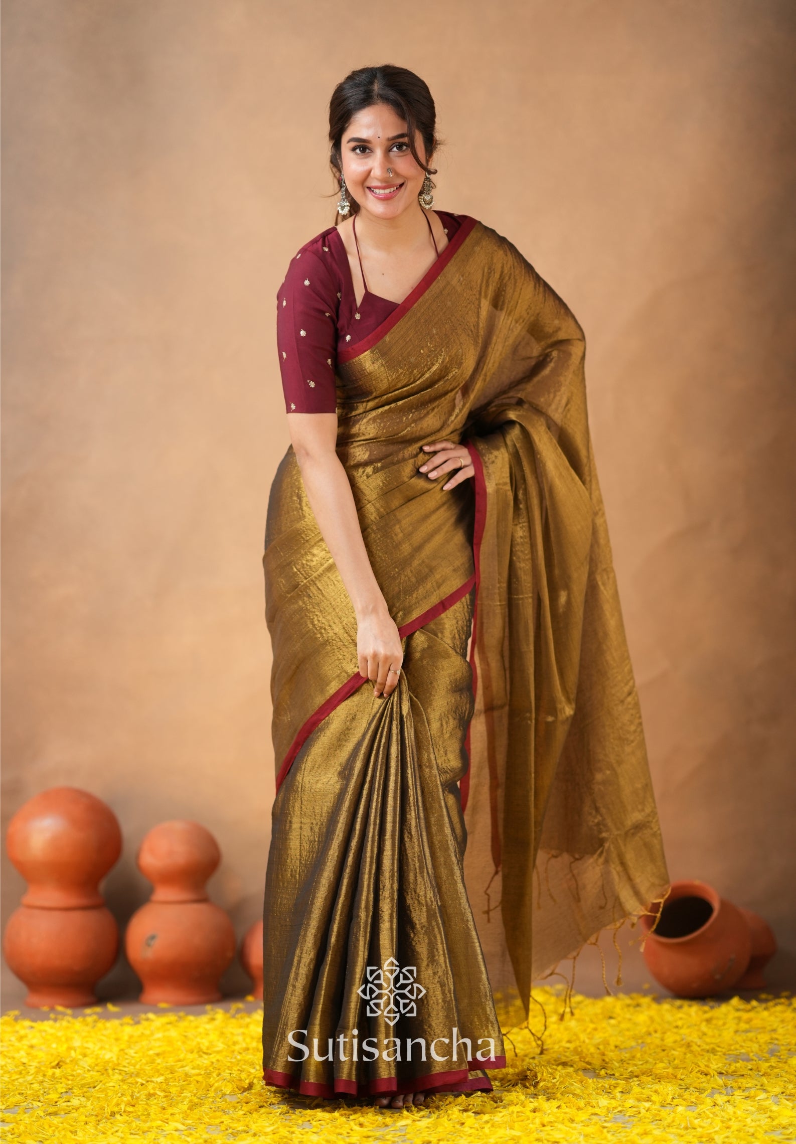 Ivory Gold Horizon – Flowing with Regal Charm