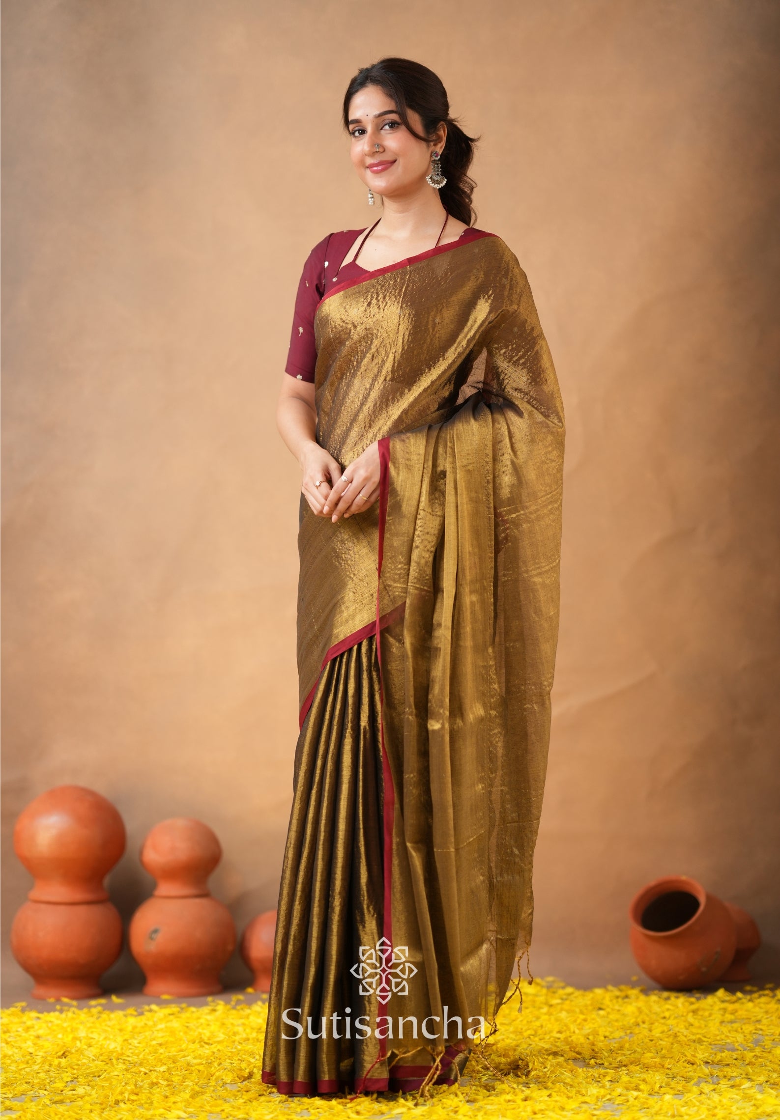 Ivory Gold Horizon – Flowing with Regal Charm