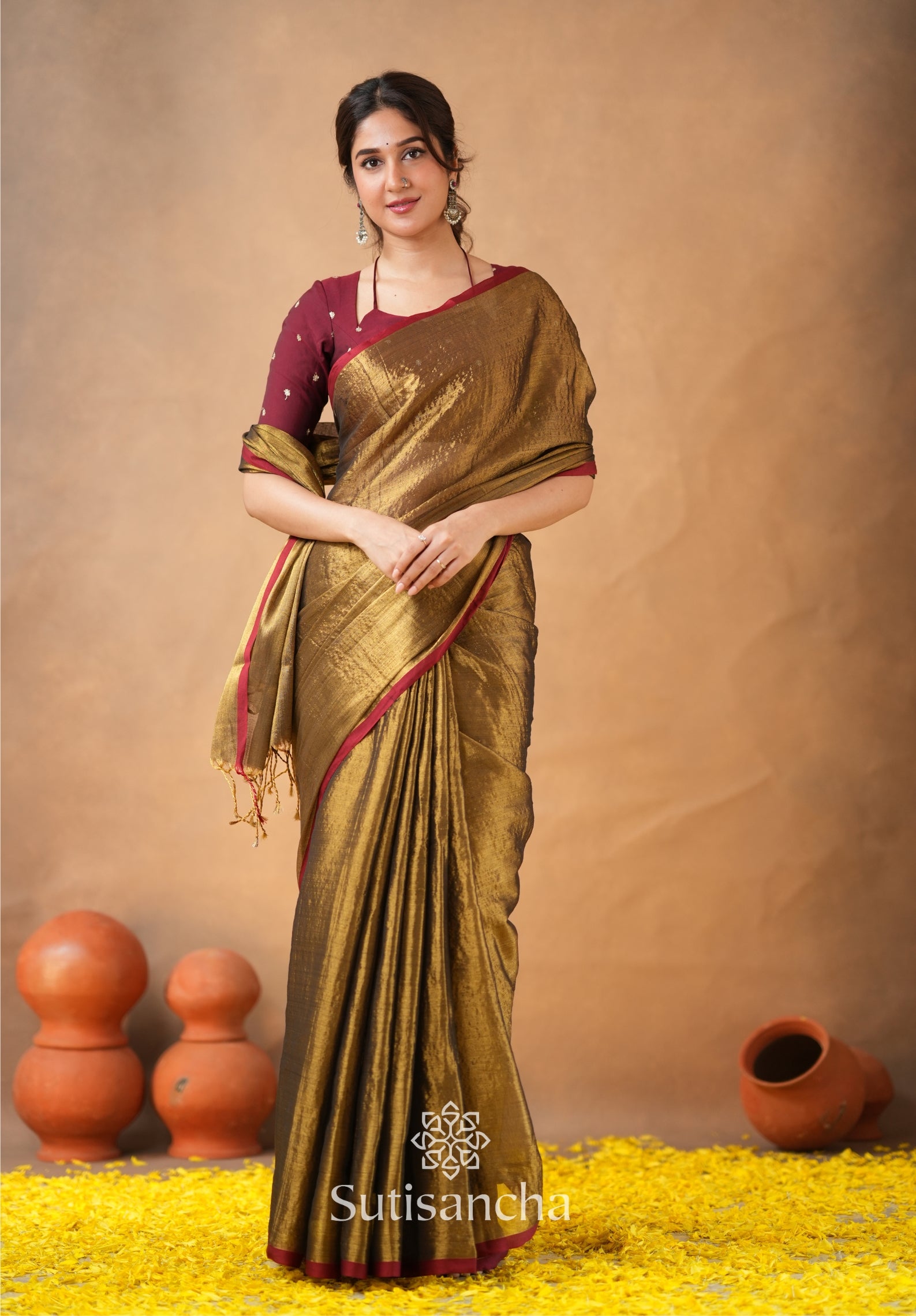 Ivory Gold Horizon – Flowing with Regal Charm