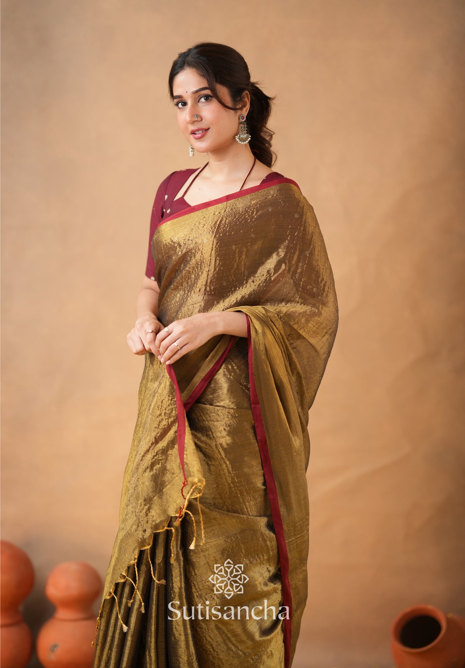 Ivory Gold Horizon – Flowing with Regal Charm