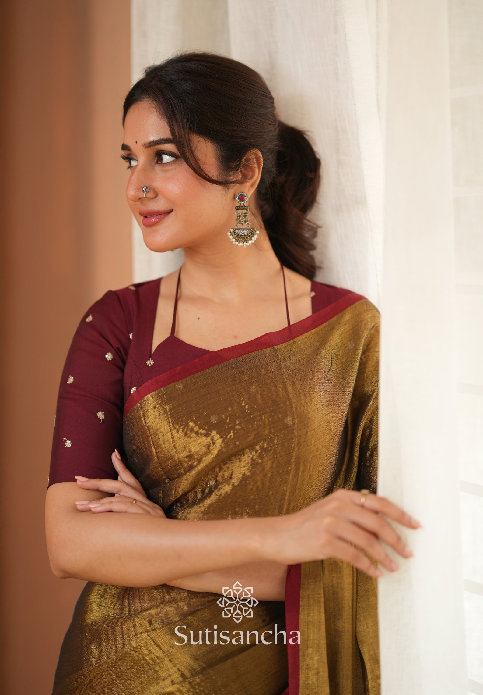 Ivory Gold Horizon – Flowing with Regal Charm