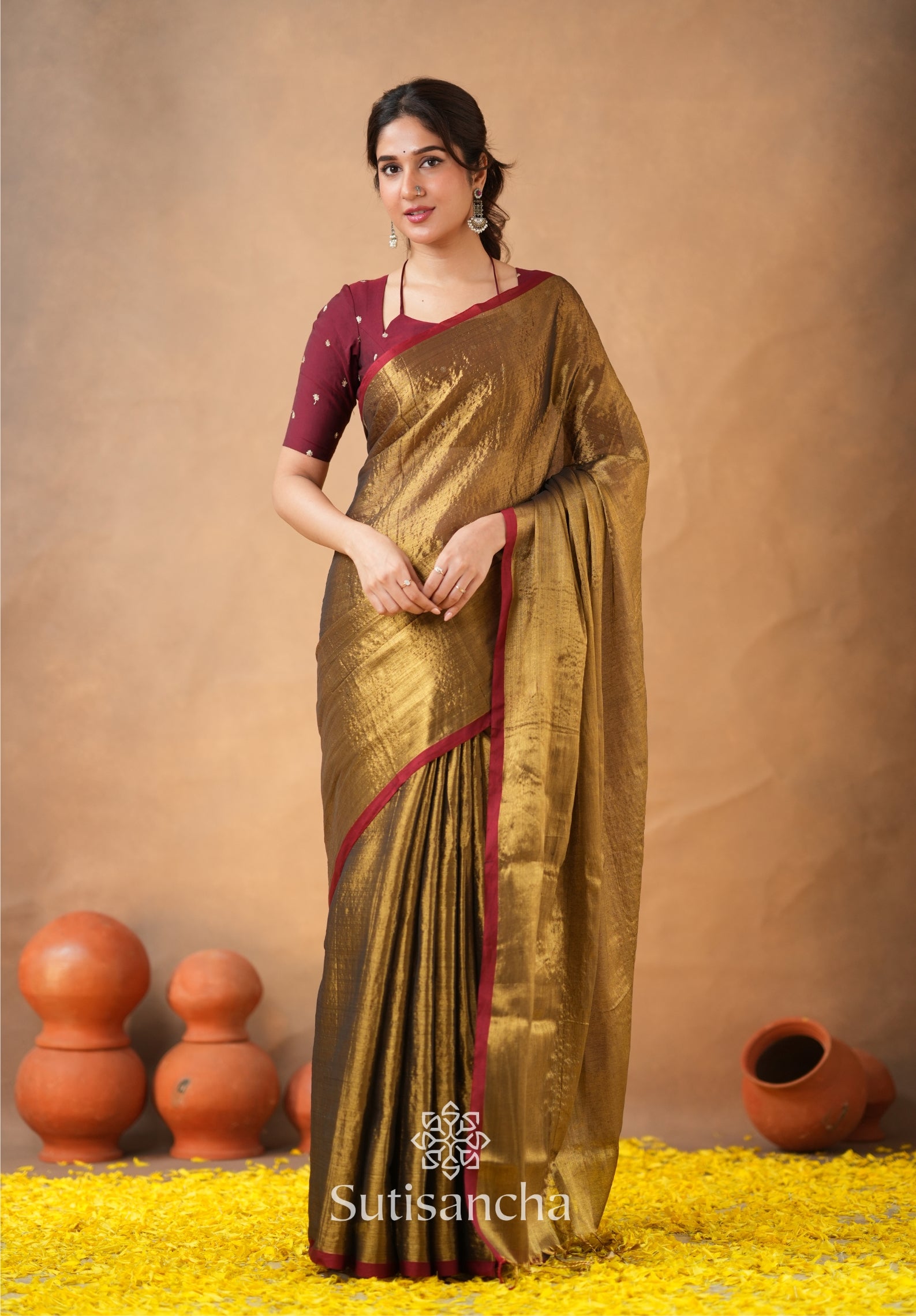 Ivory Gold Horizon – Flowing with Regal Charm