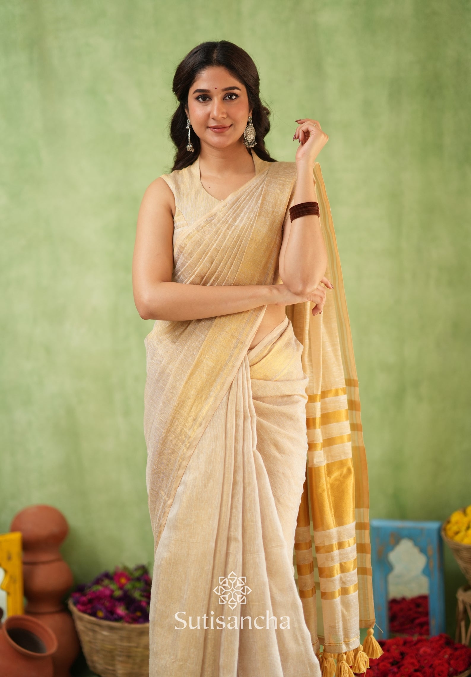 Opulent Golden Border Saree with Tassel Detailing – Cotton Linen Weave