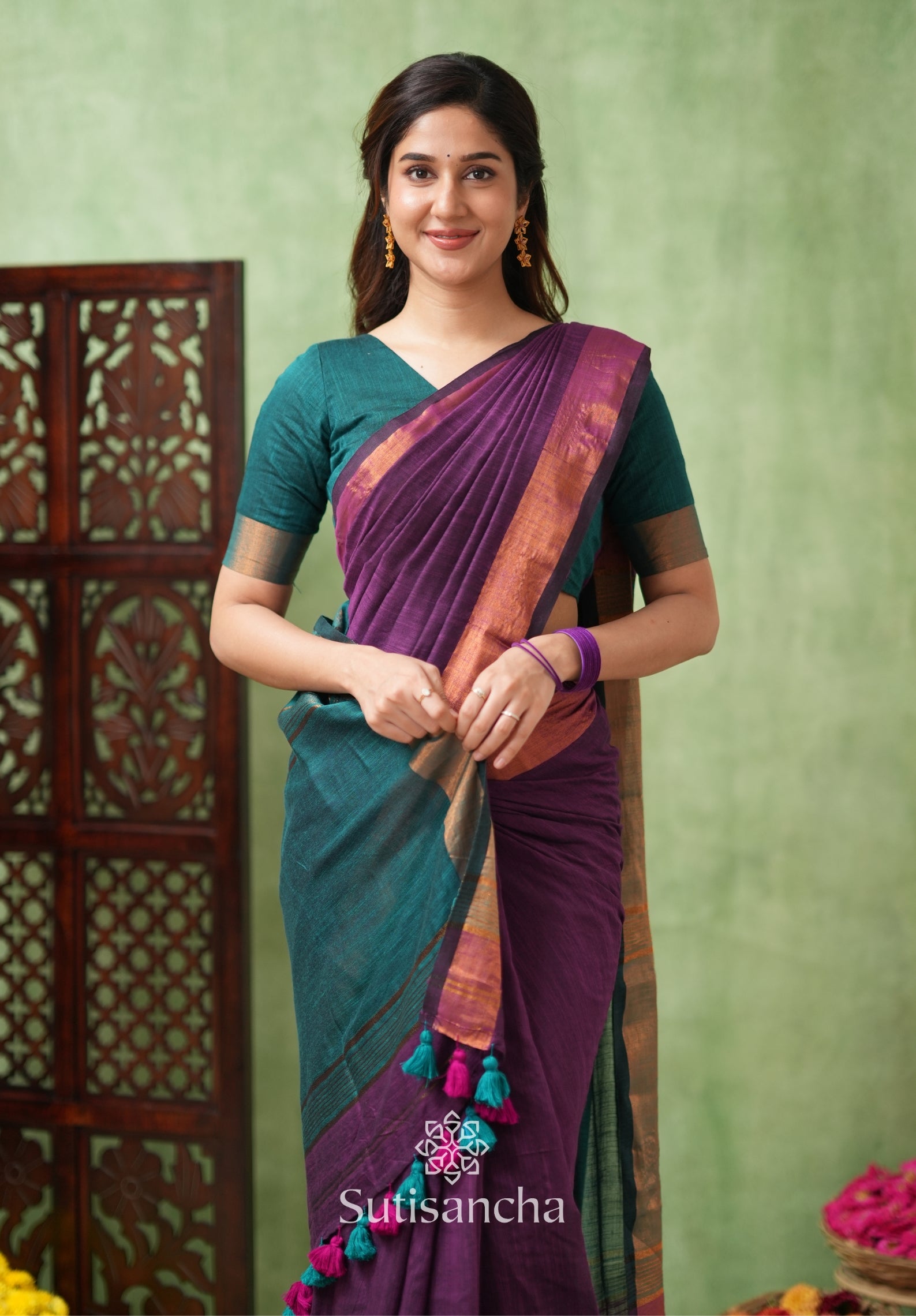 Royal Roots Revived Golden Border Cotton Saree