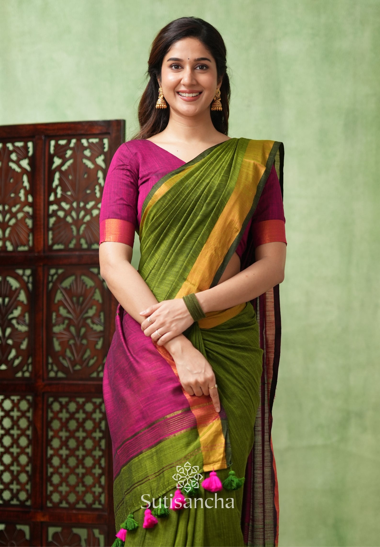 Royal Roots Revived Golden Border Cotton Saree