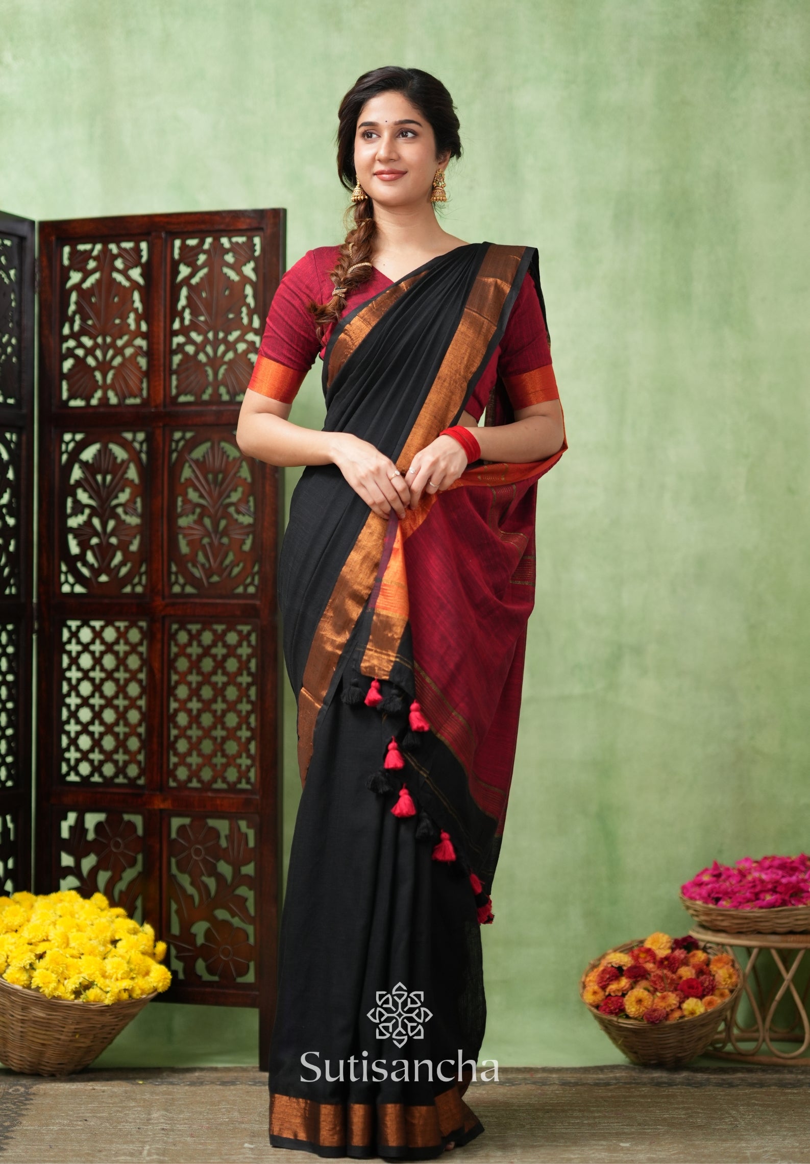 Royal Roots Revived Golden Border Cotton Saree