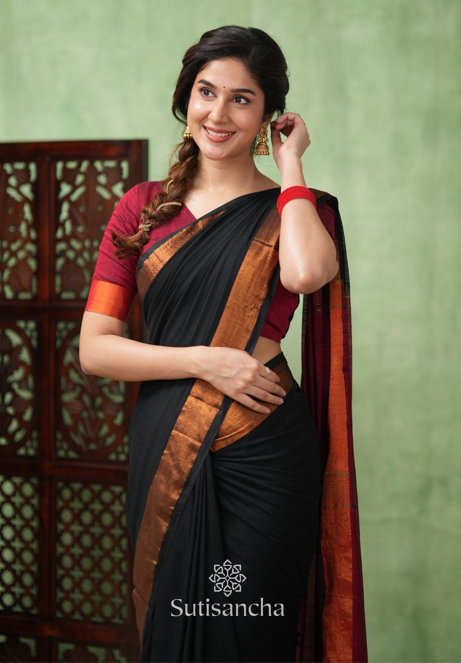 Royal Roots Revived Golden Border Cotton Saree