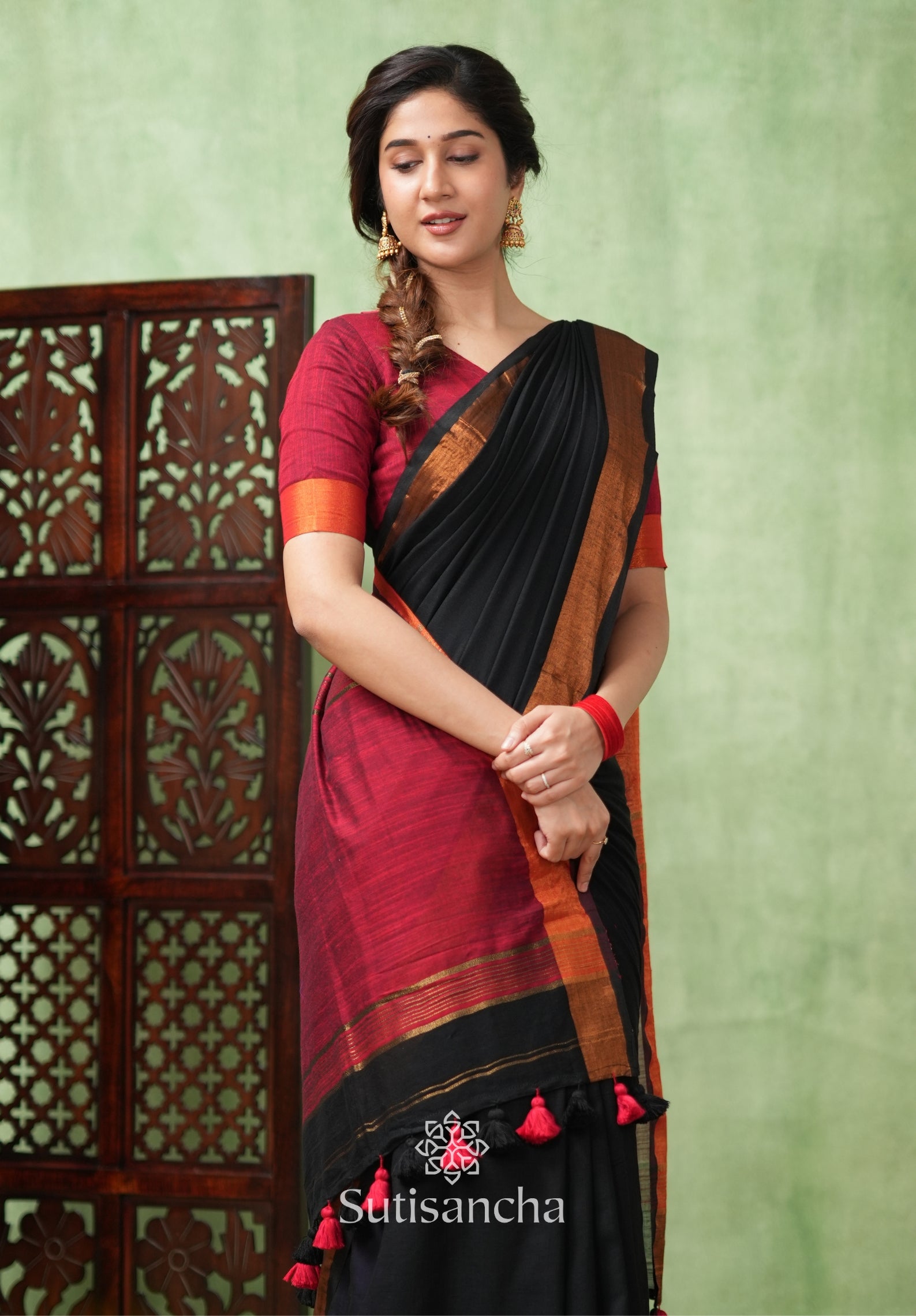 Royal Roots Revived Golden Border Cotton Saree