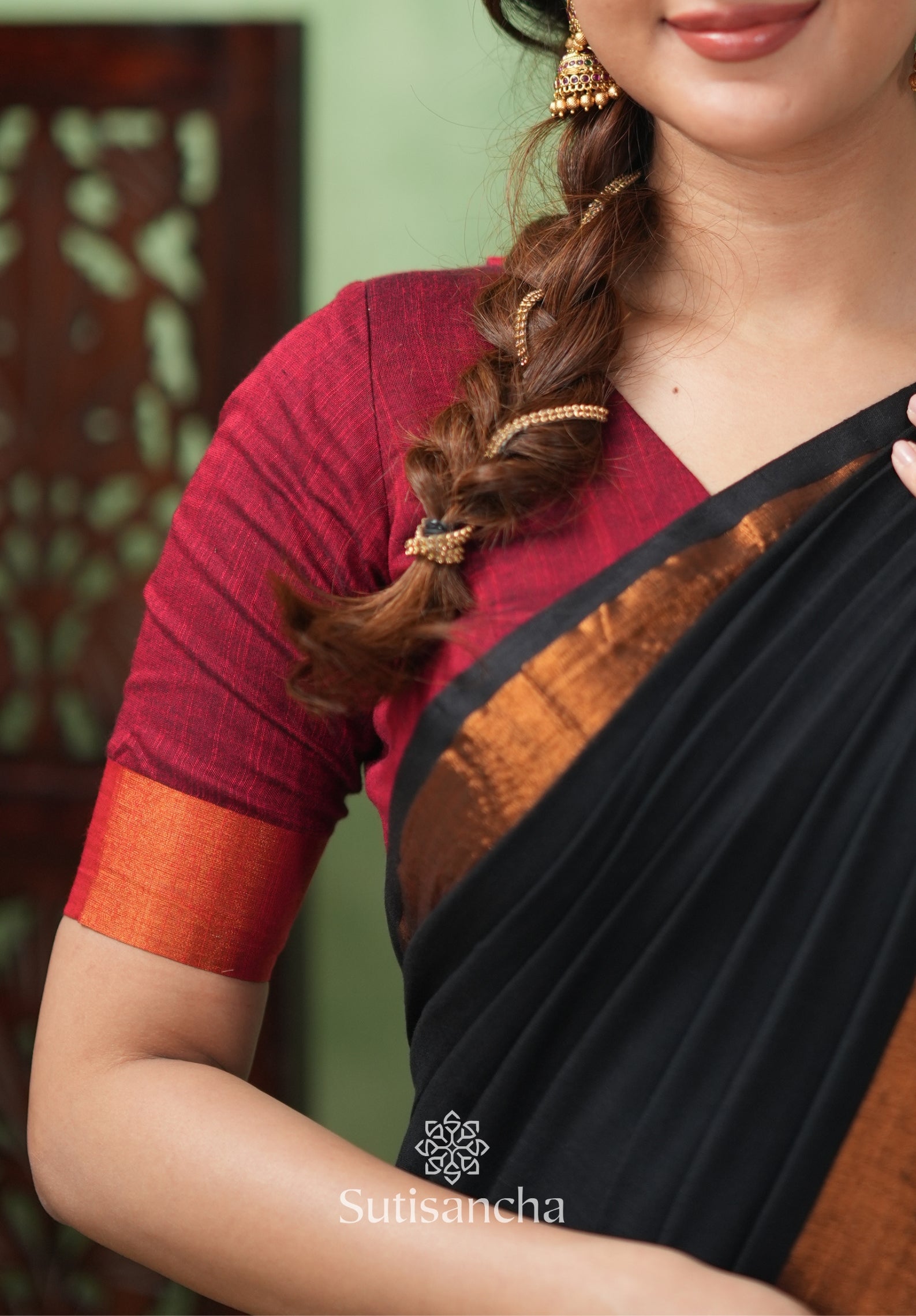 Royal Roots Revived Golden Border Cotton Saree