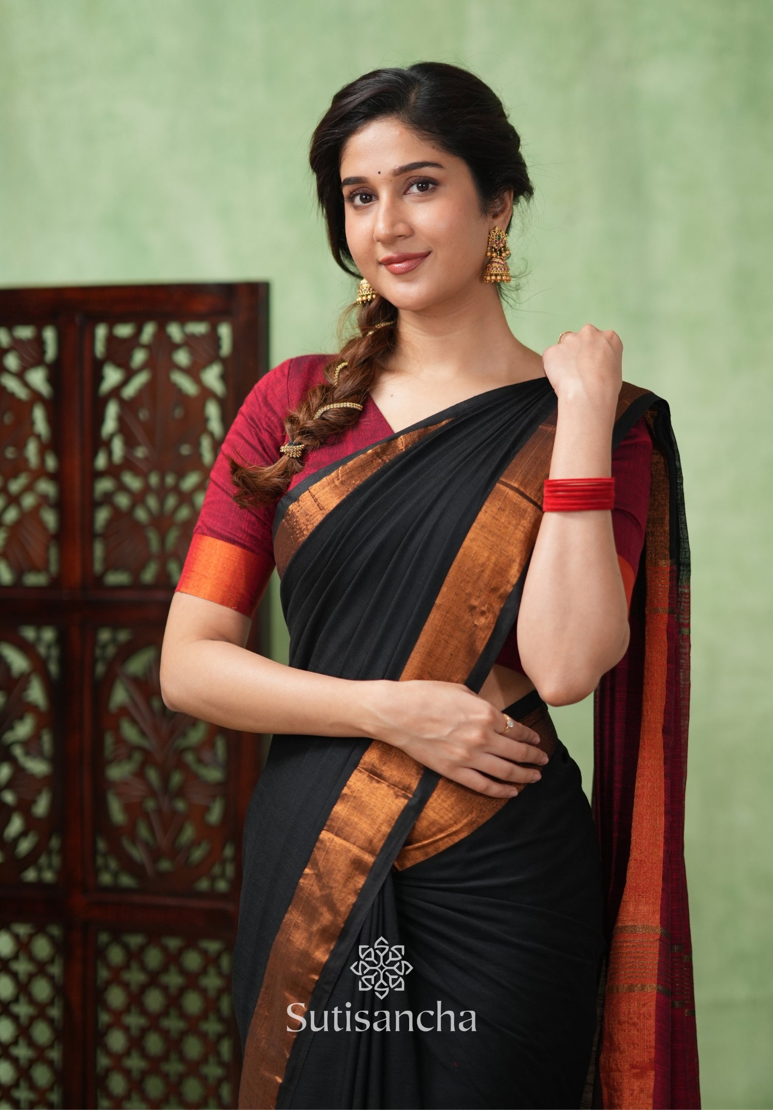 Royal Roots Revived Golden Border Cotton Saree