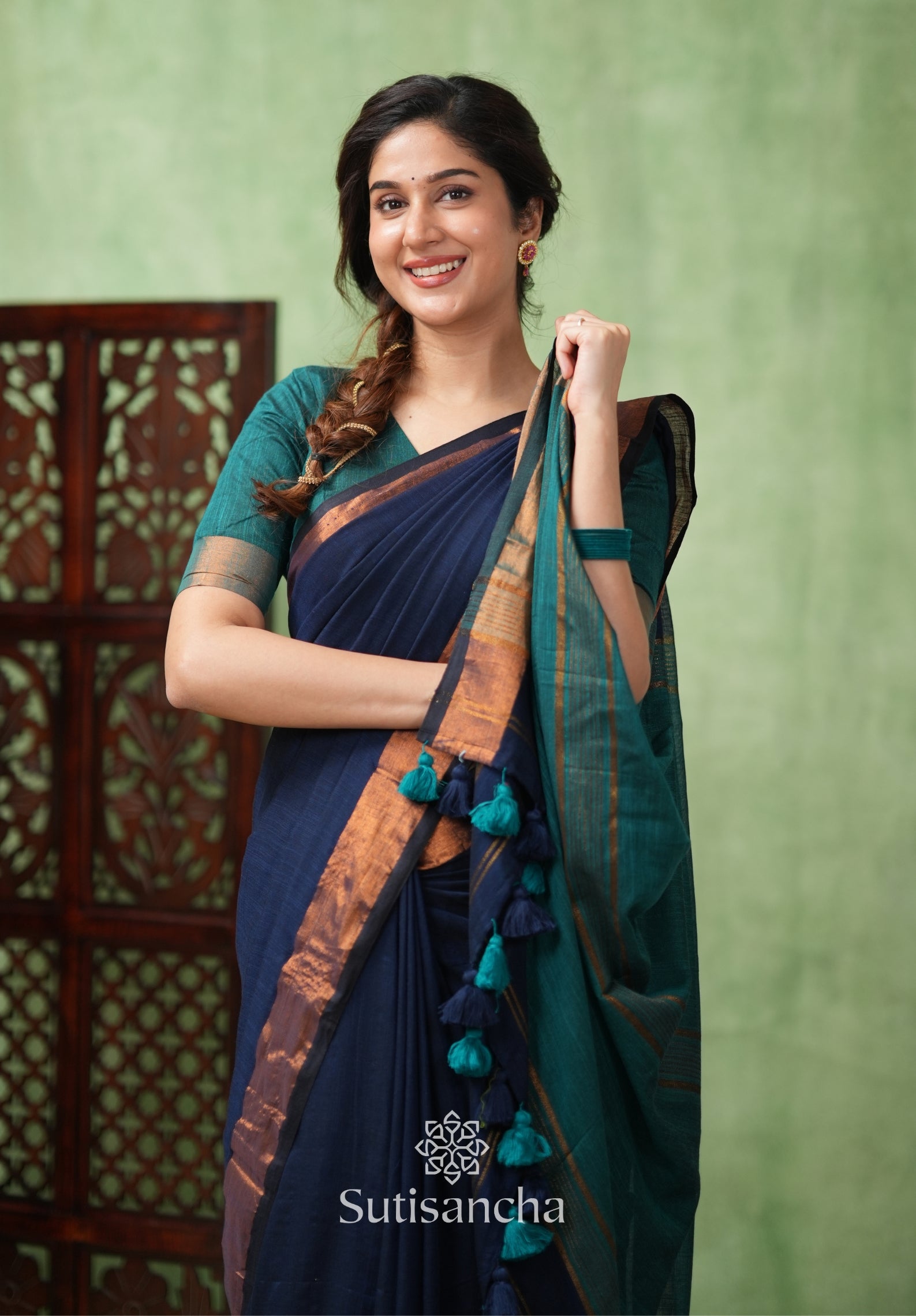 Royal Roots Revived Golden Border Cotton Saree