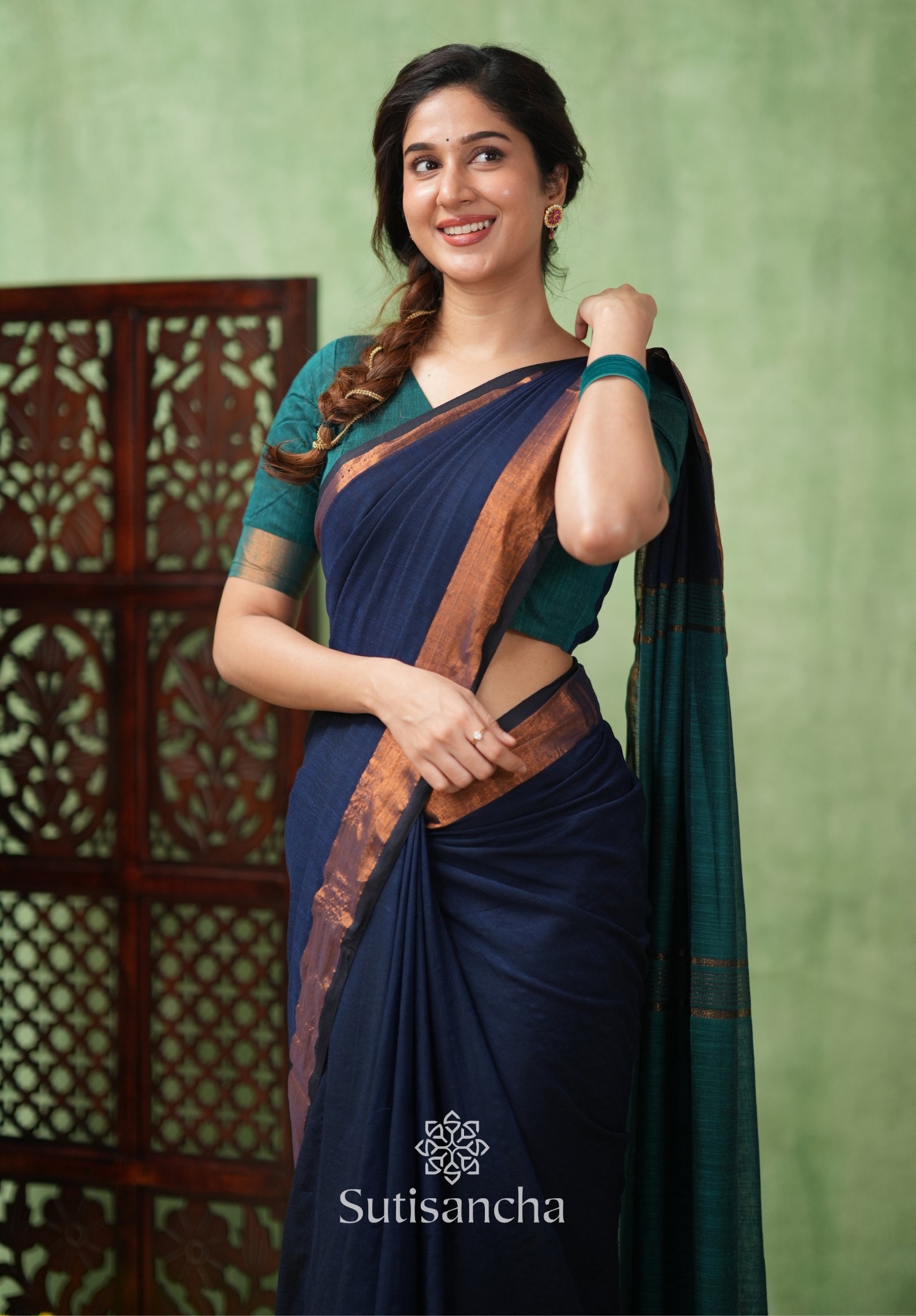 Royal Roots Revived Golden Border Cotton Saree