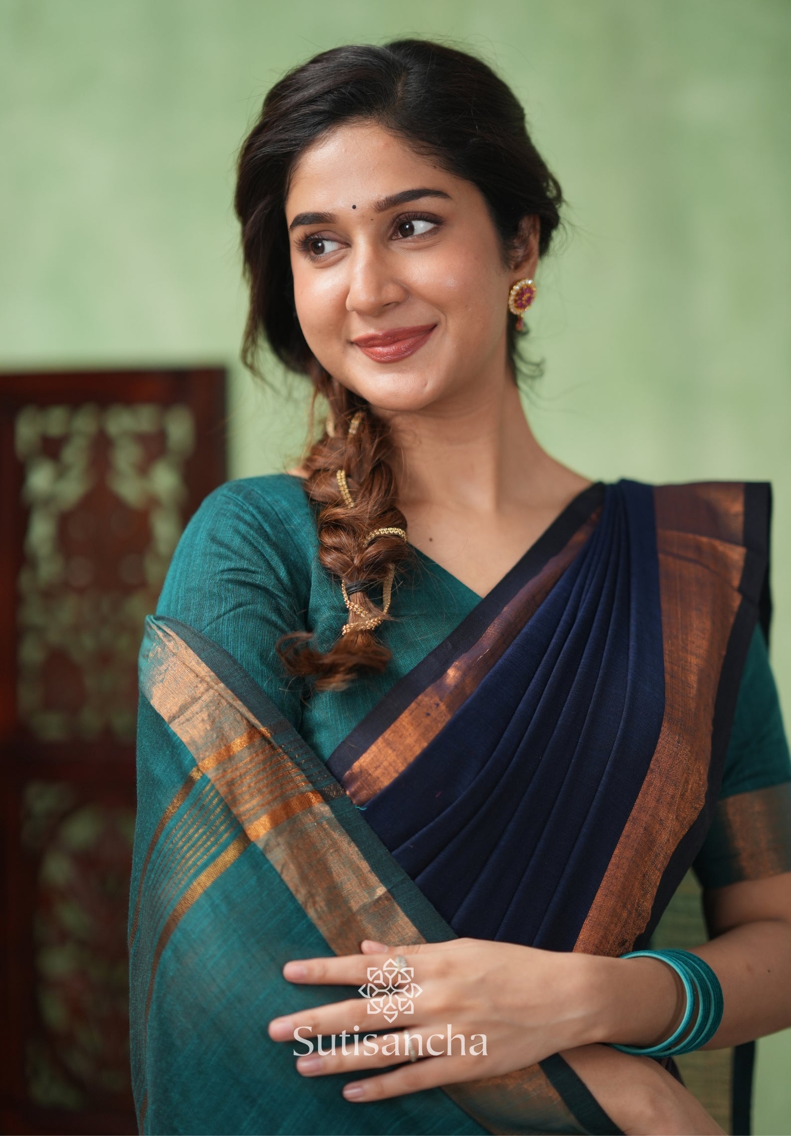 Royal Roots Revived Golden Border Cotton Saree