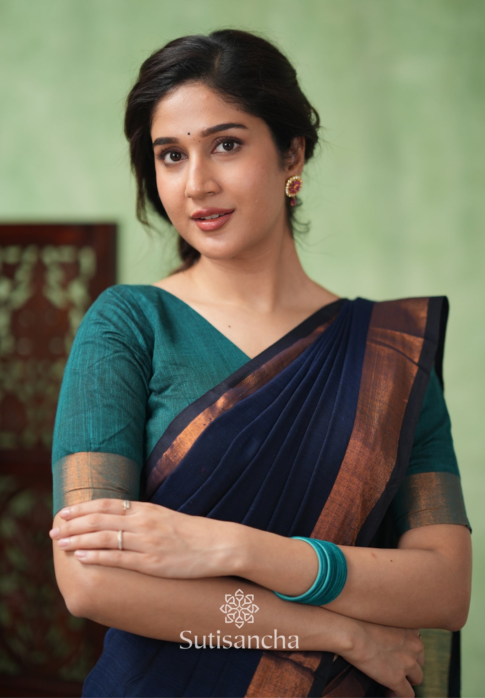 Royal Roots Revived Golden Border Cotton Saree