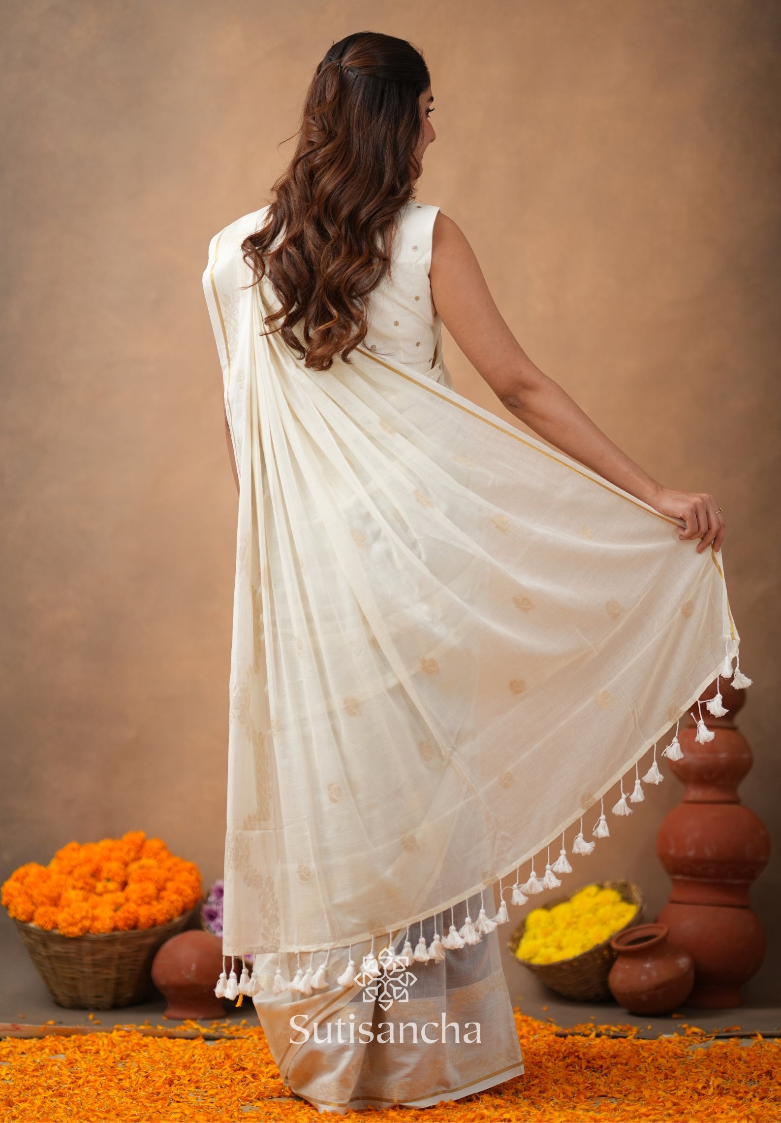 Pure Mul Cotton Saree with Subtle Woven Design