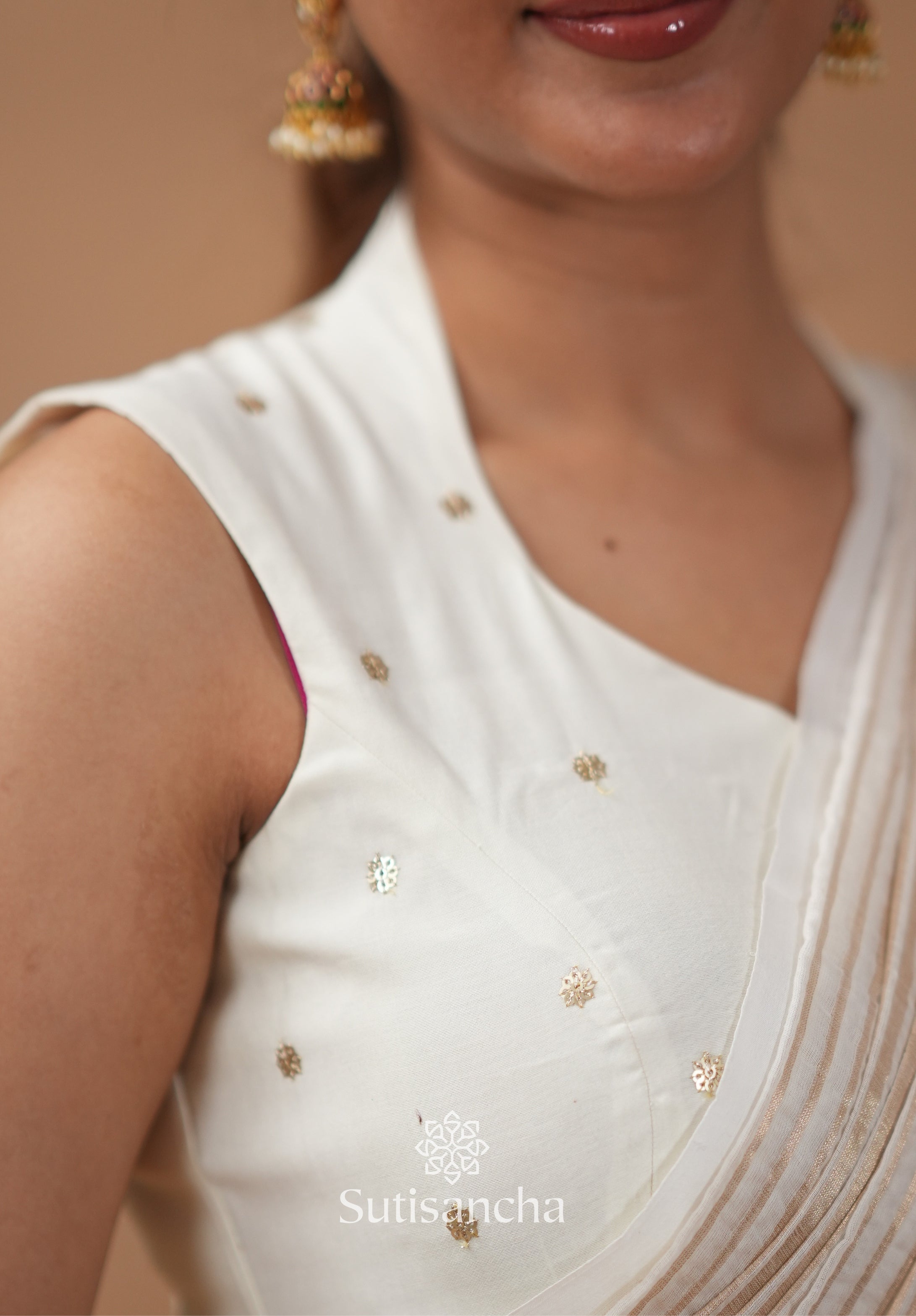 Pure Mul Cotton Saree with Subtle Woven Design