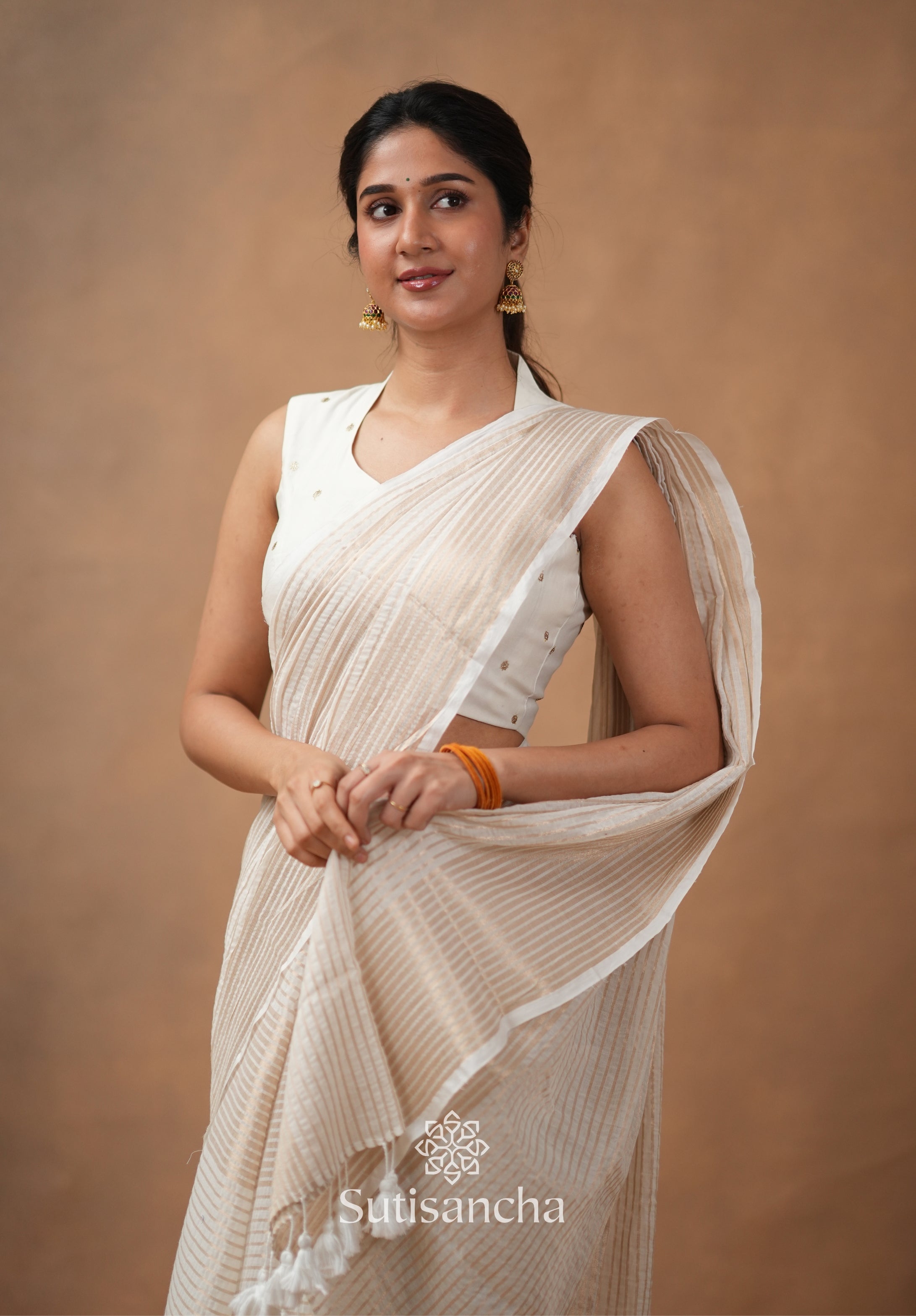 Pure Mul Cotton Saree with Subtle Woven Design