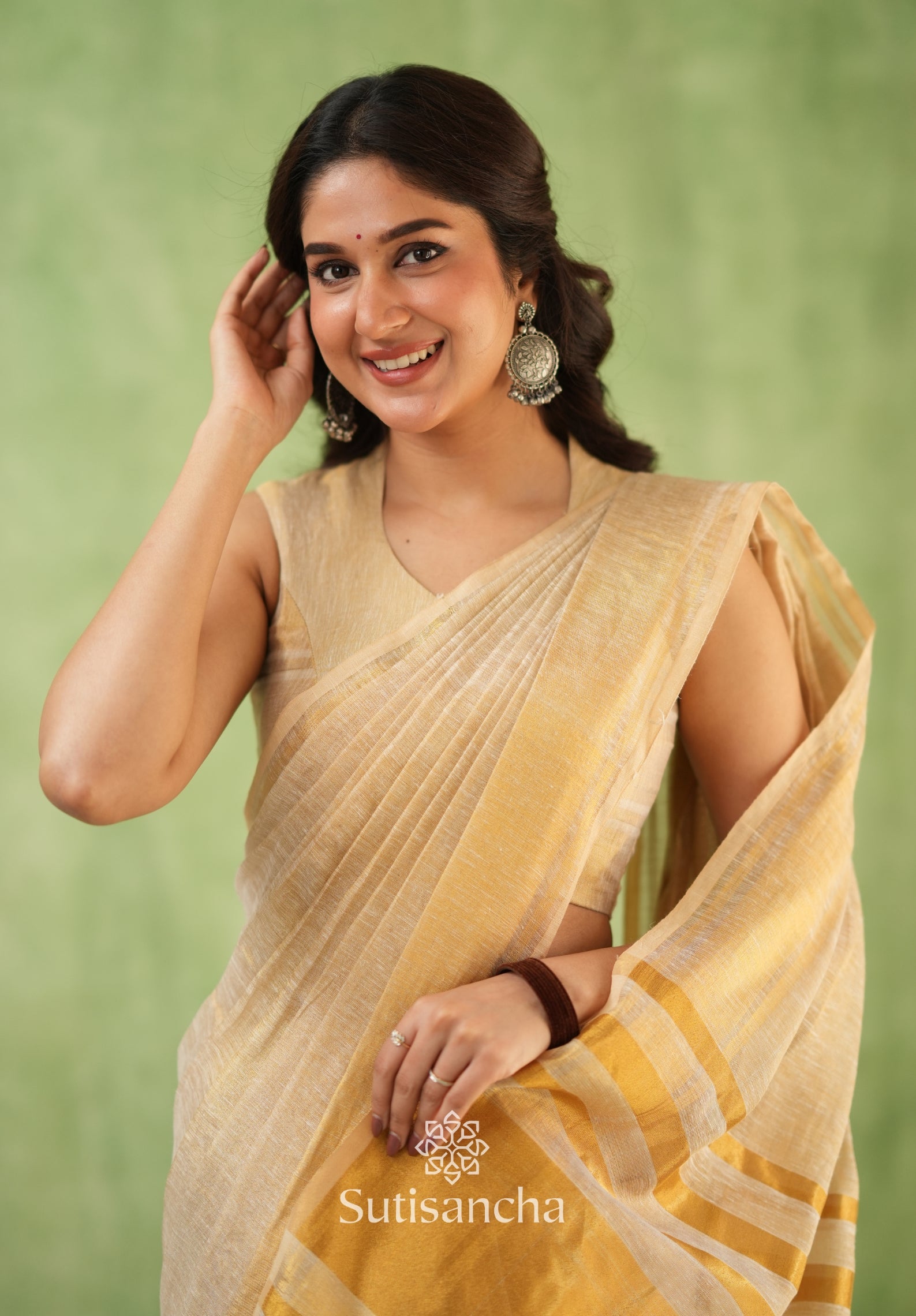 Opulent Golden Border Saree with Tassel Detailing – Cotton Linen Weave