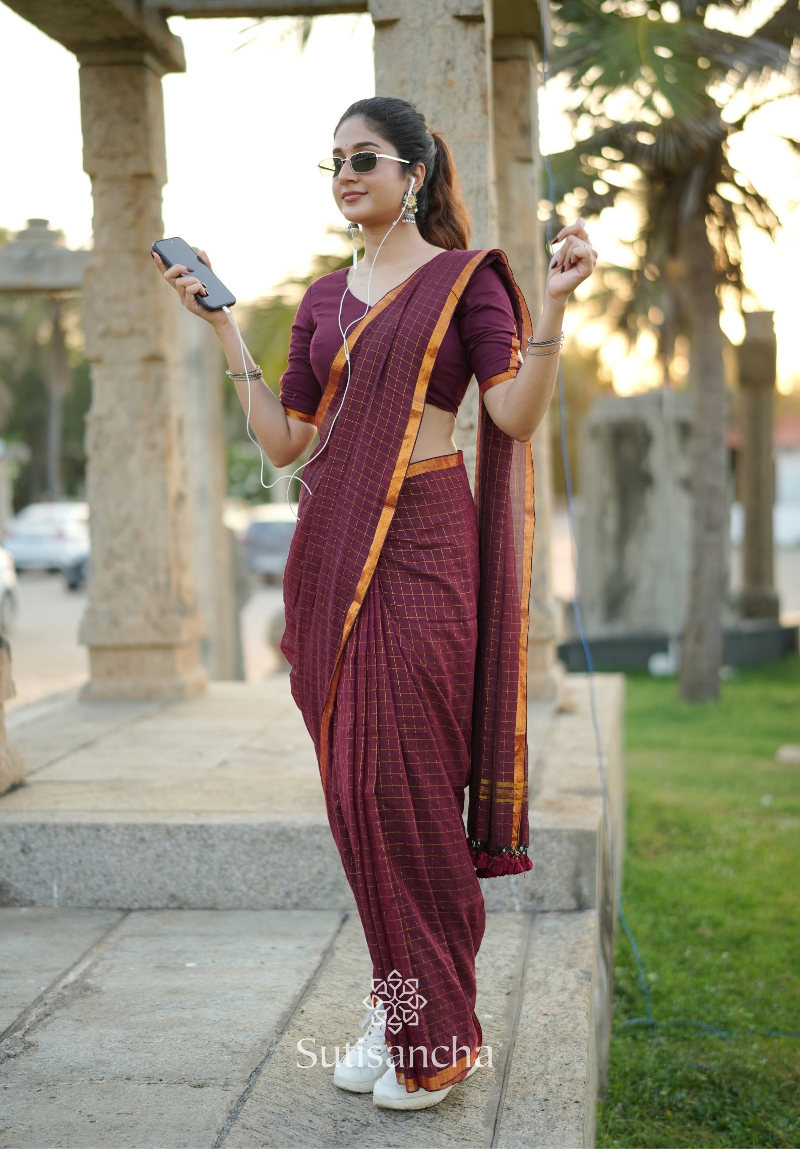 Golden Grid Classic Mul Cotton Saree