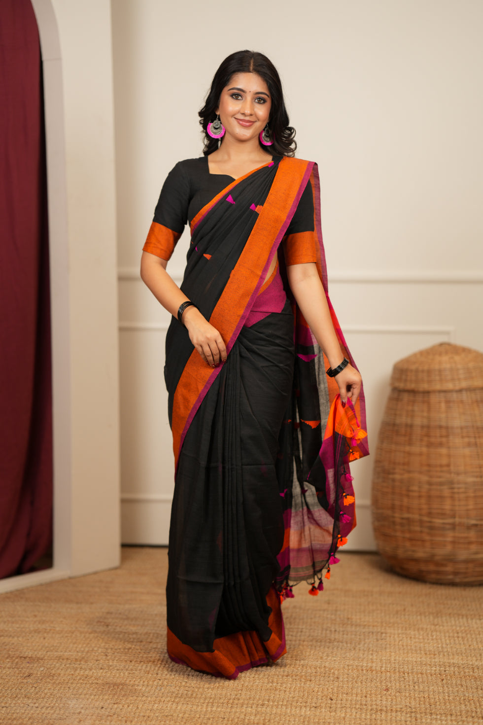 Artisan Glow – Black Pink Handloom Saree