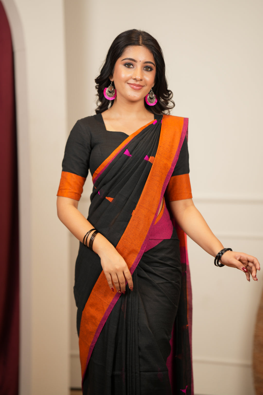 Artisan Glow – Black Pink Handloom Saree