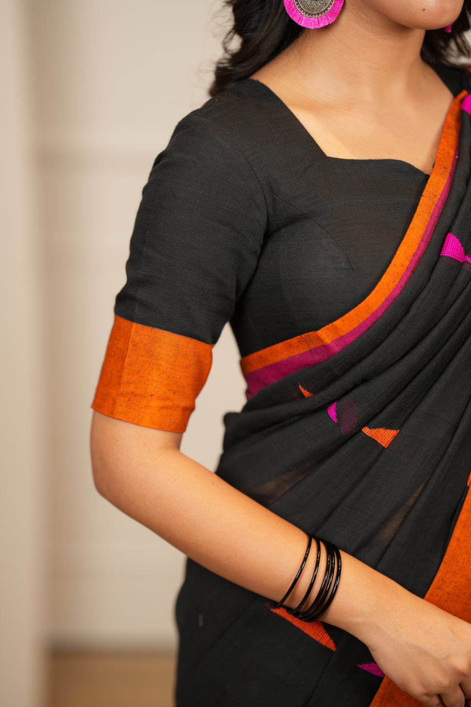 Artisan Glow – Black Pink Handloom Saree