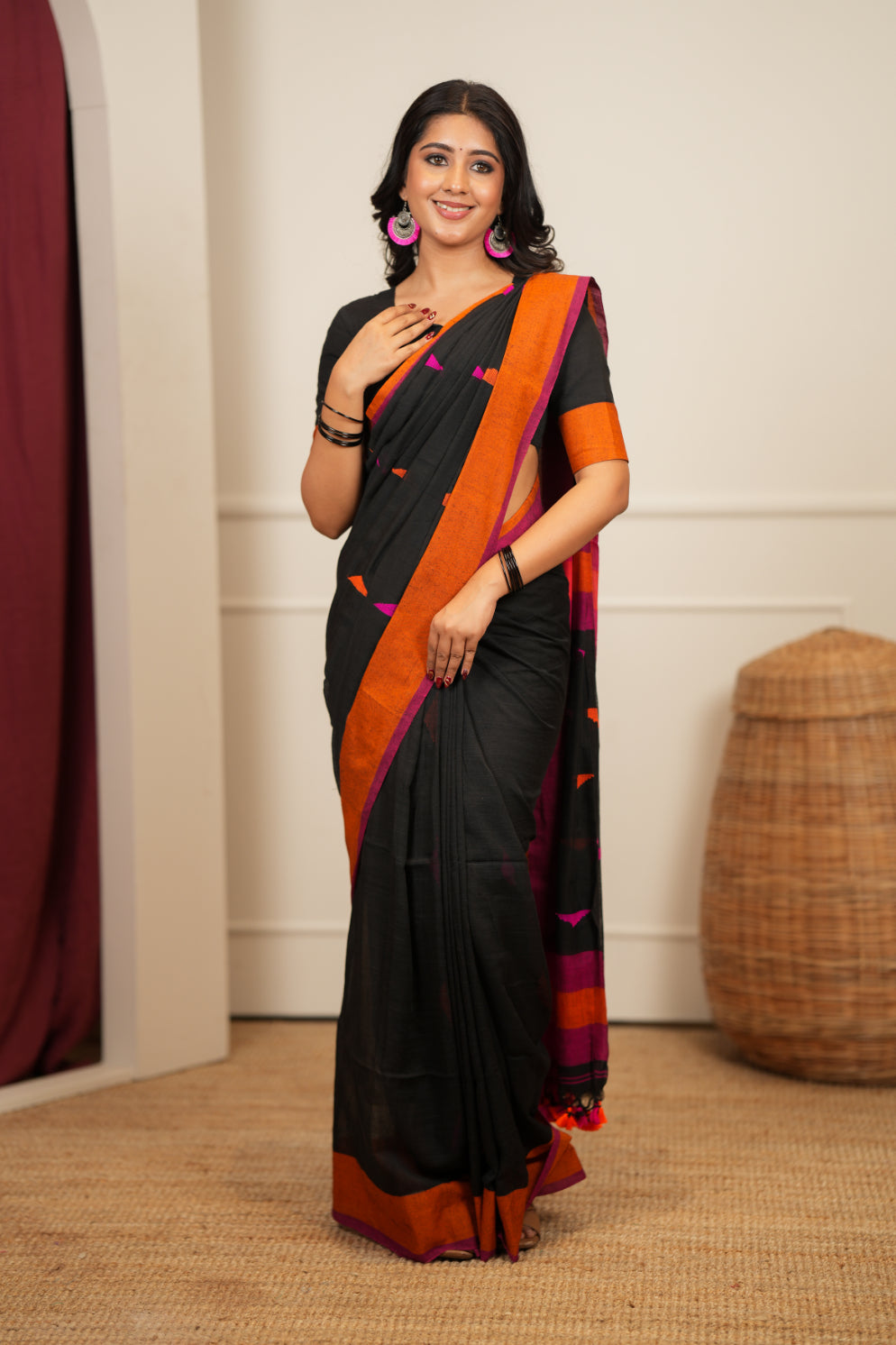 Artisan Glow – Black Pink Handloom Saree
