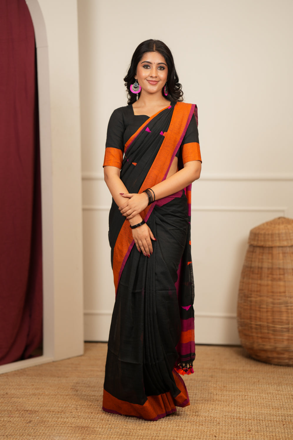 Artisan Glow – Black Pink Handloom Saree
