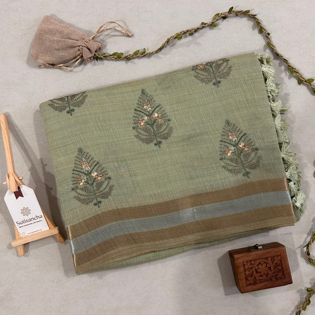 Aarohi Heritage Cotton Saree Botanical Floral Design