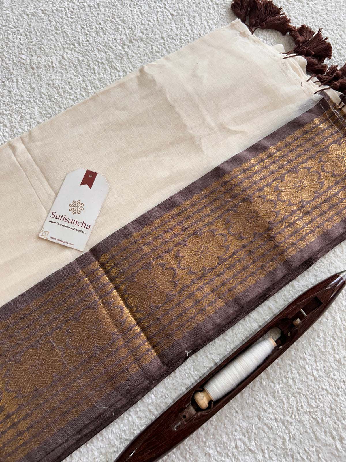 Mulaya Mul Cotton Saree – Floral Woven Border